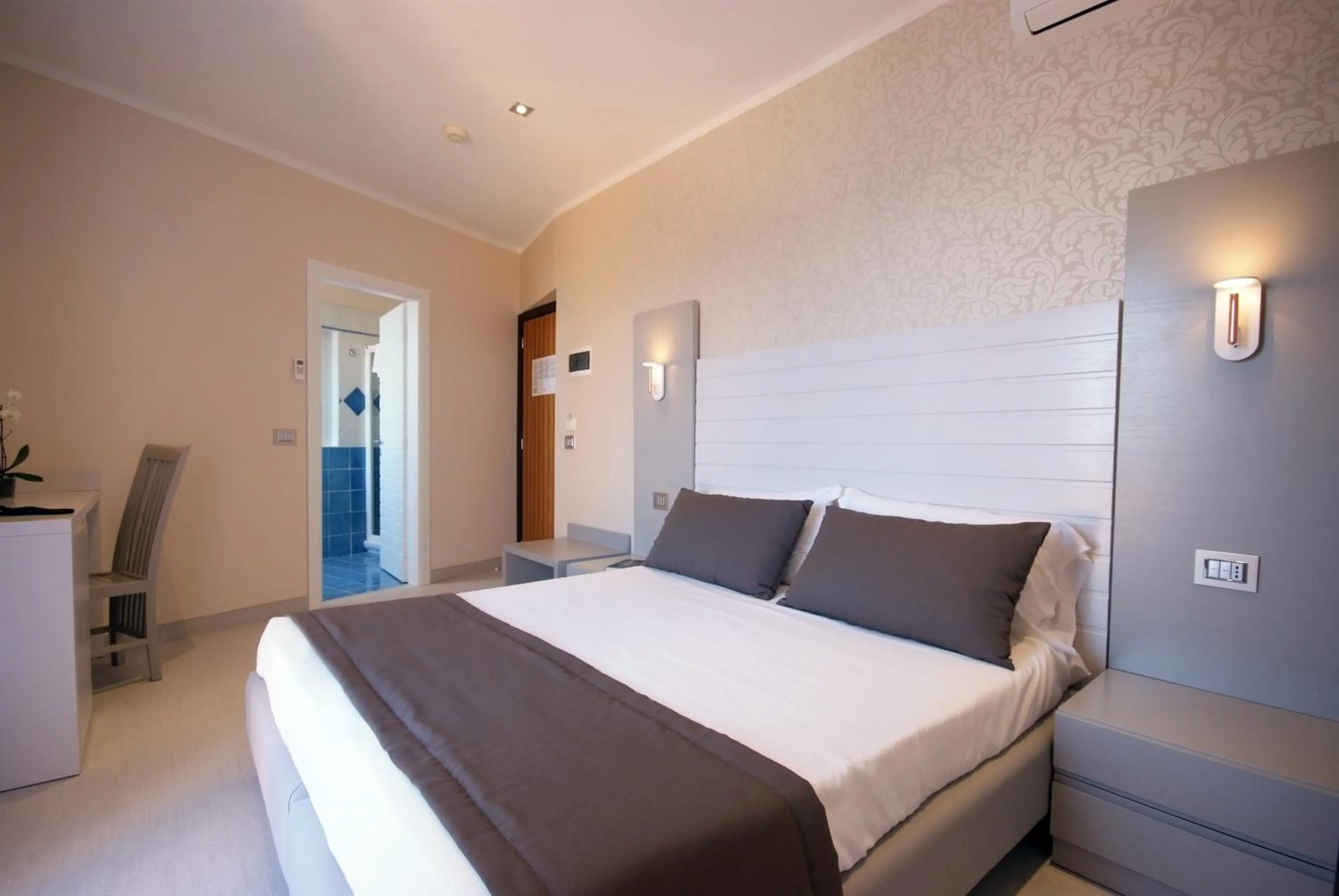 Photo of the whole room, Bed in Hotel La Perla Del Golfo