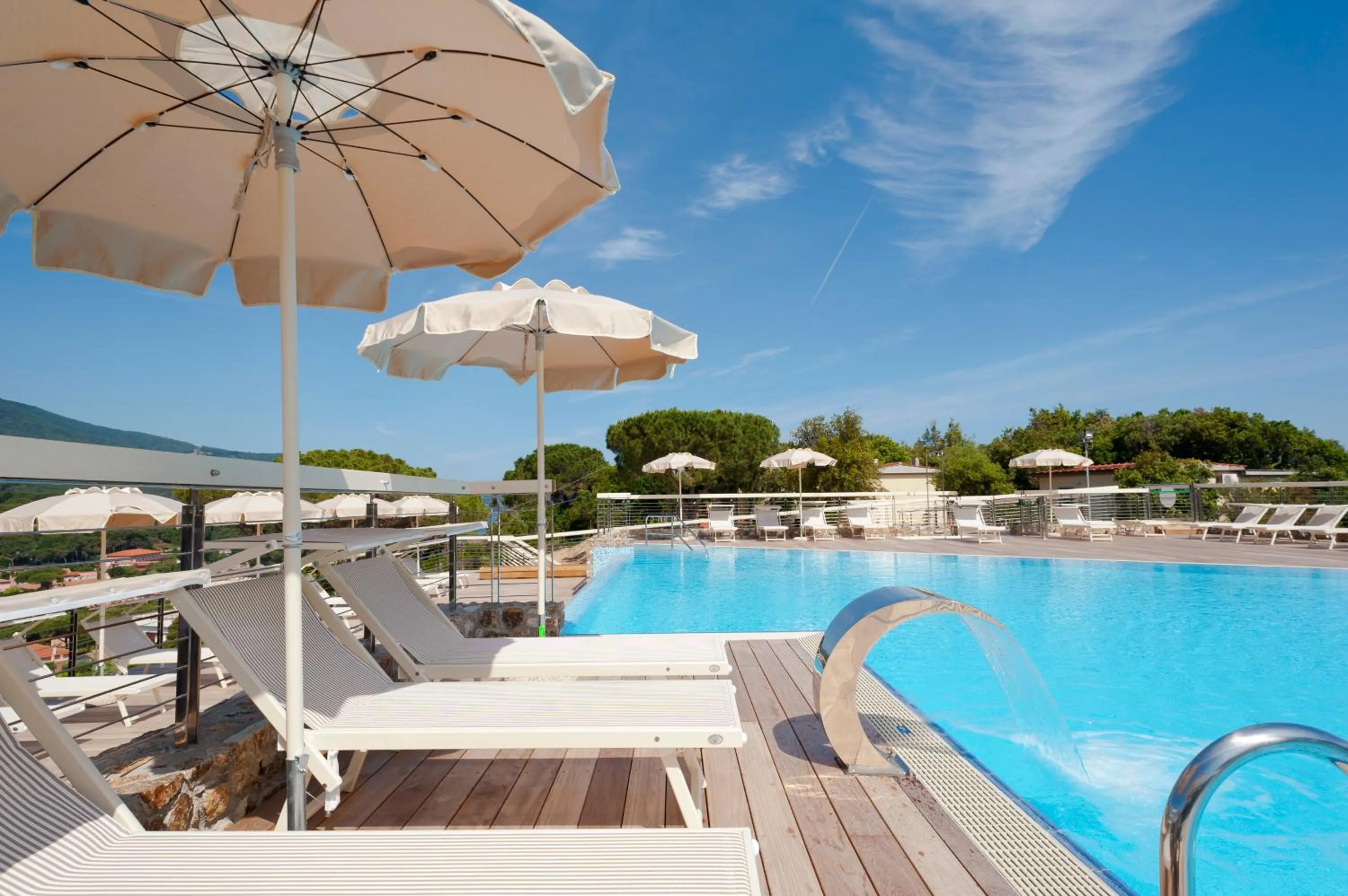 Swimming pool in Hotel La Perla Del Golfo