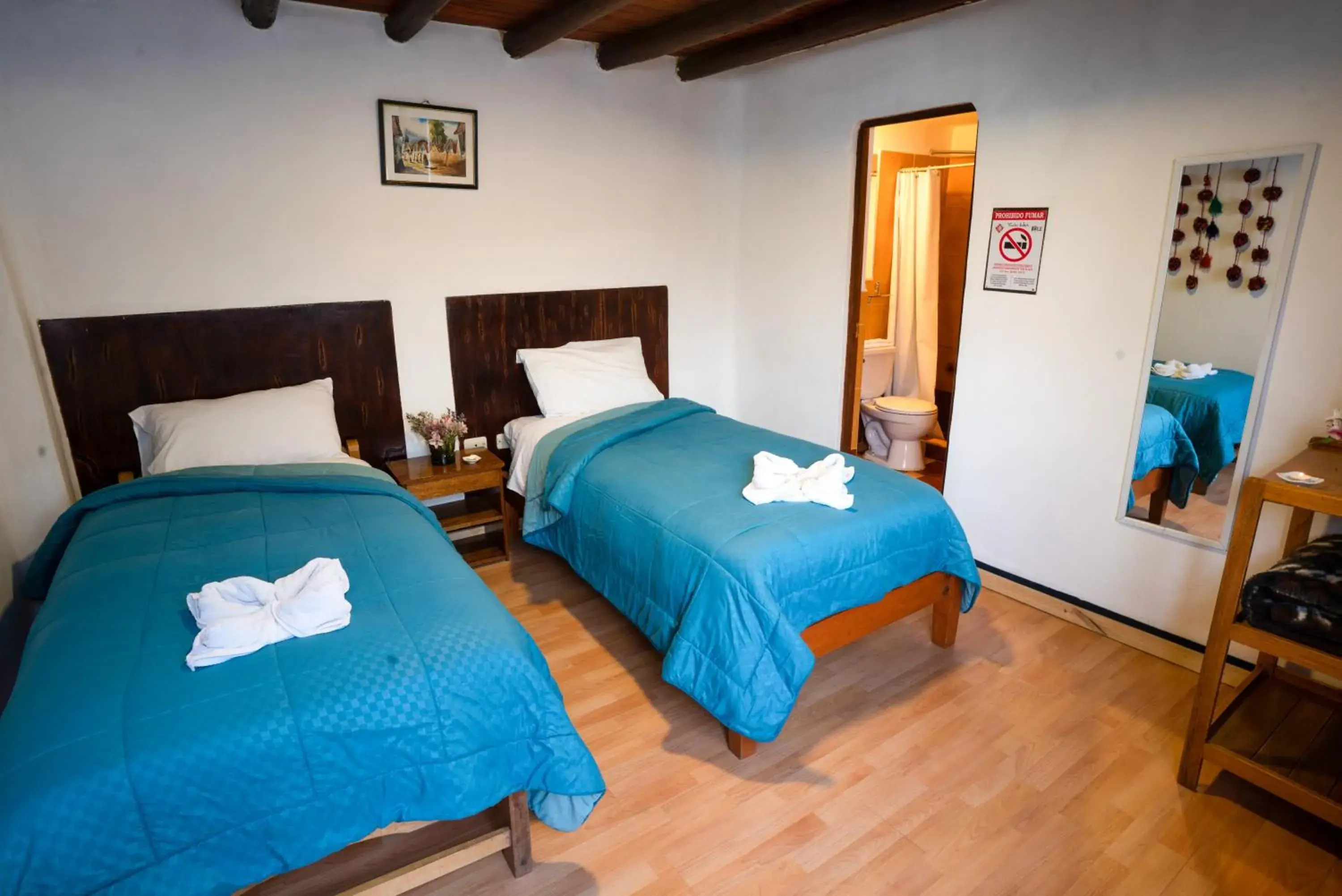 Twin Room with Private Bathroom in Hostal Teatro Inka Twin Room with Private Bathroom in Hostal Teatro Inka