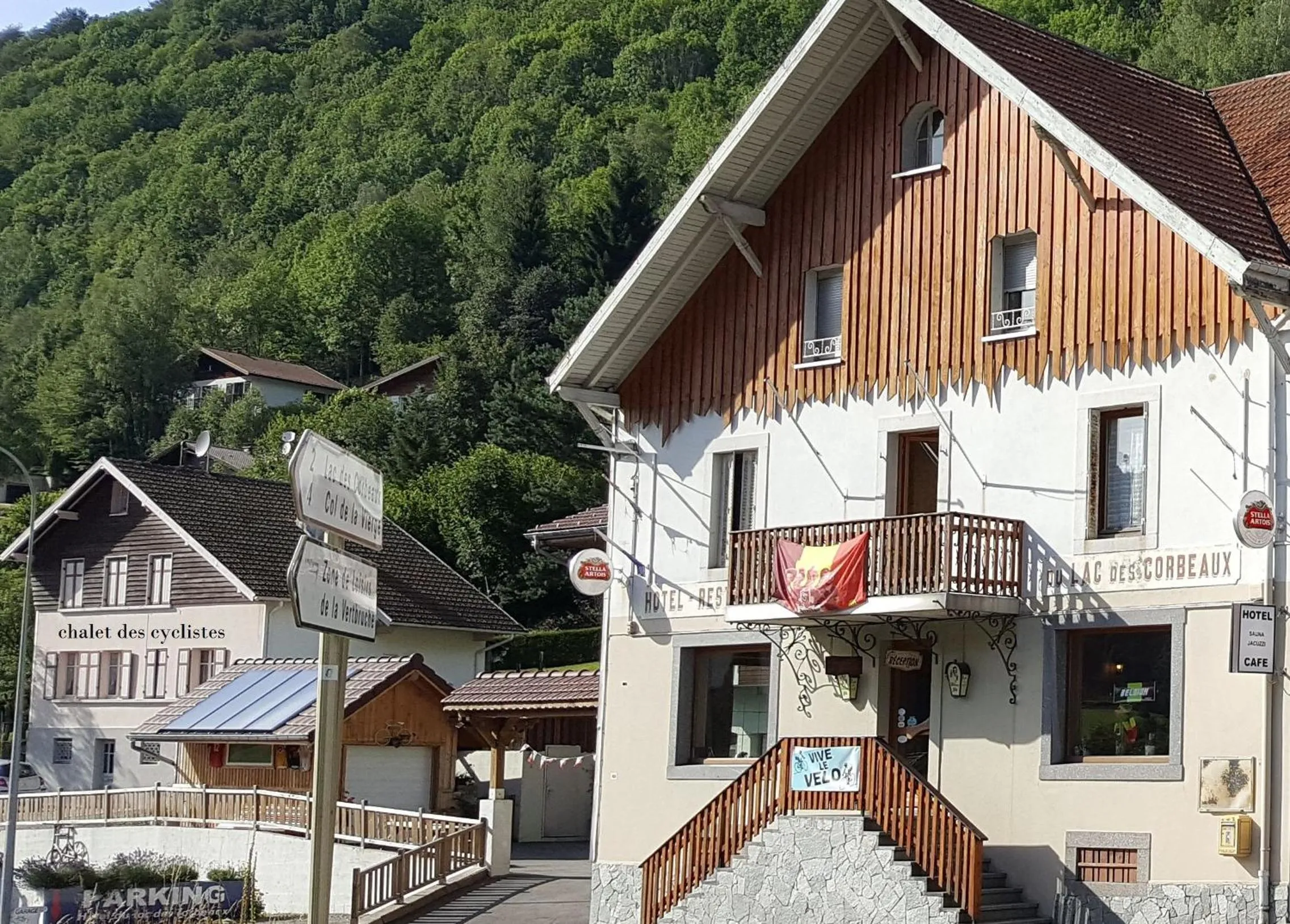 Property building in Hotel du lac des Corbeaux