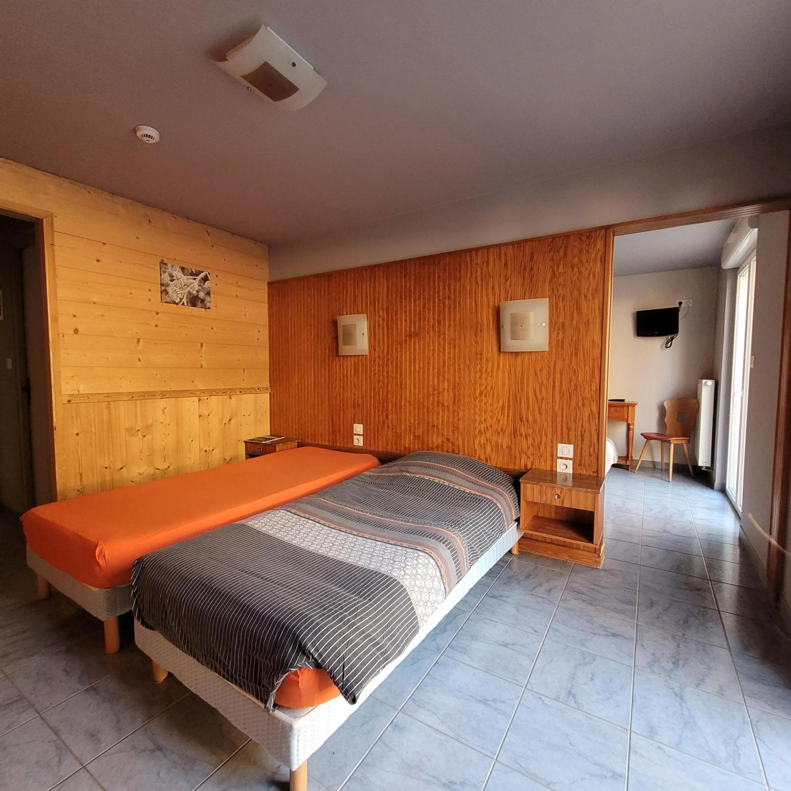 Bed in Hotel du lac des Corbeaux