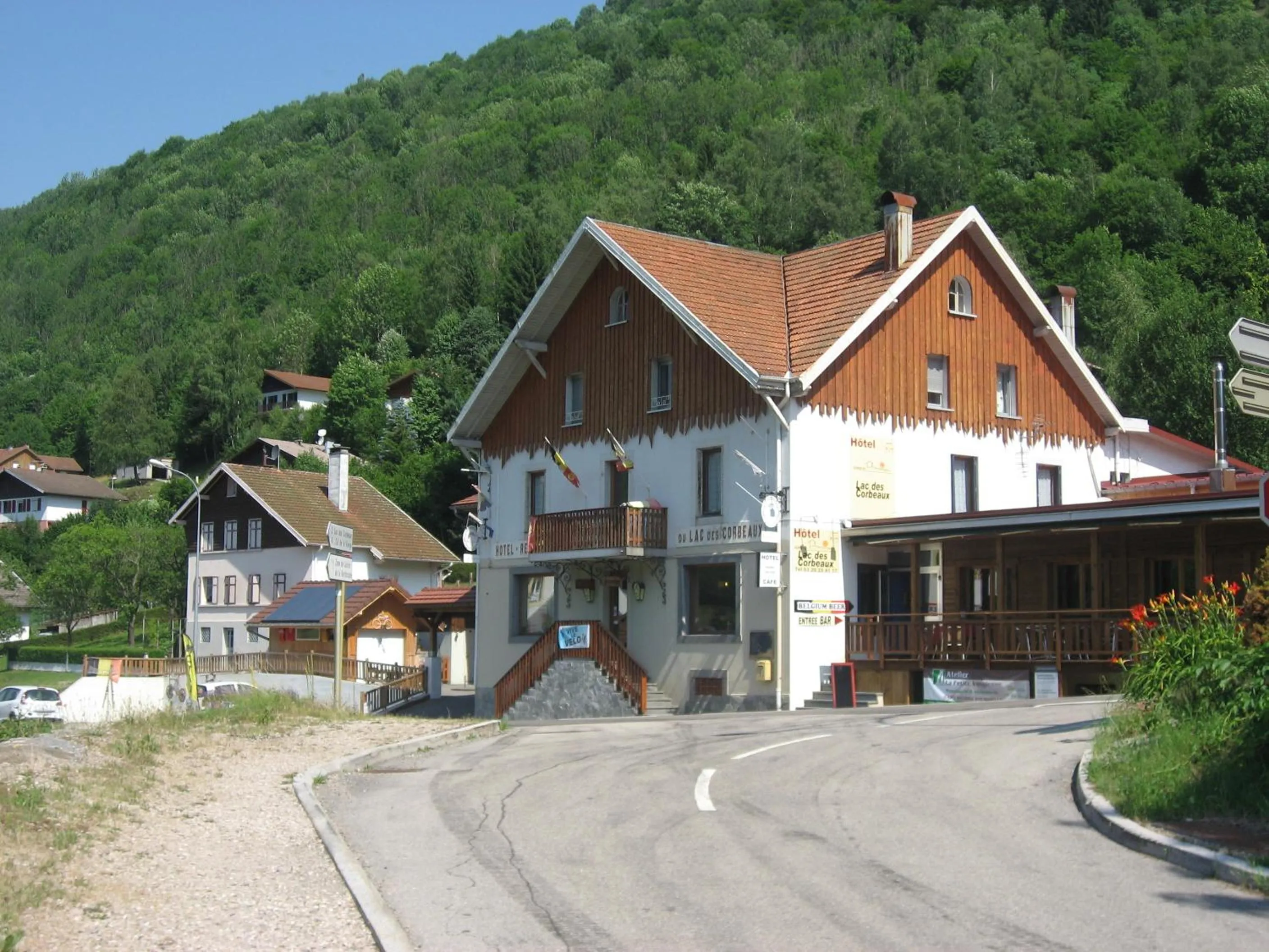 Property building in Hotel du lac des Corbeaux