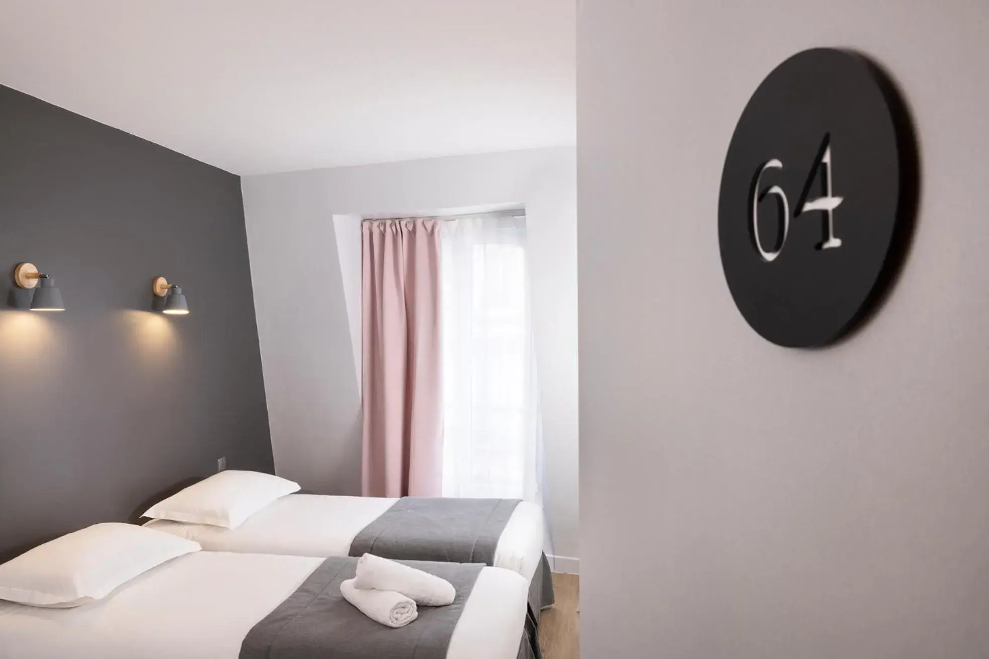 Twin Room in Paris Legendre Twin Room in Paris Legendre