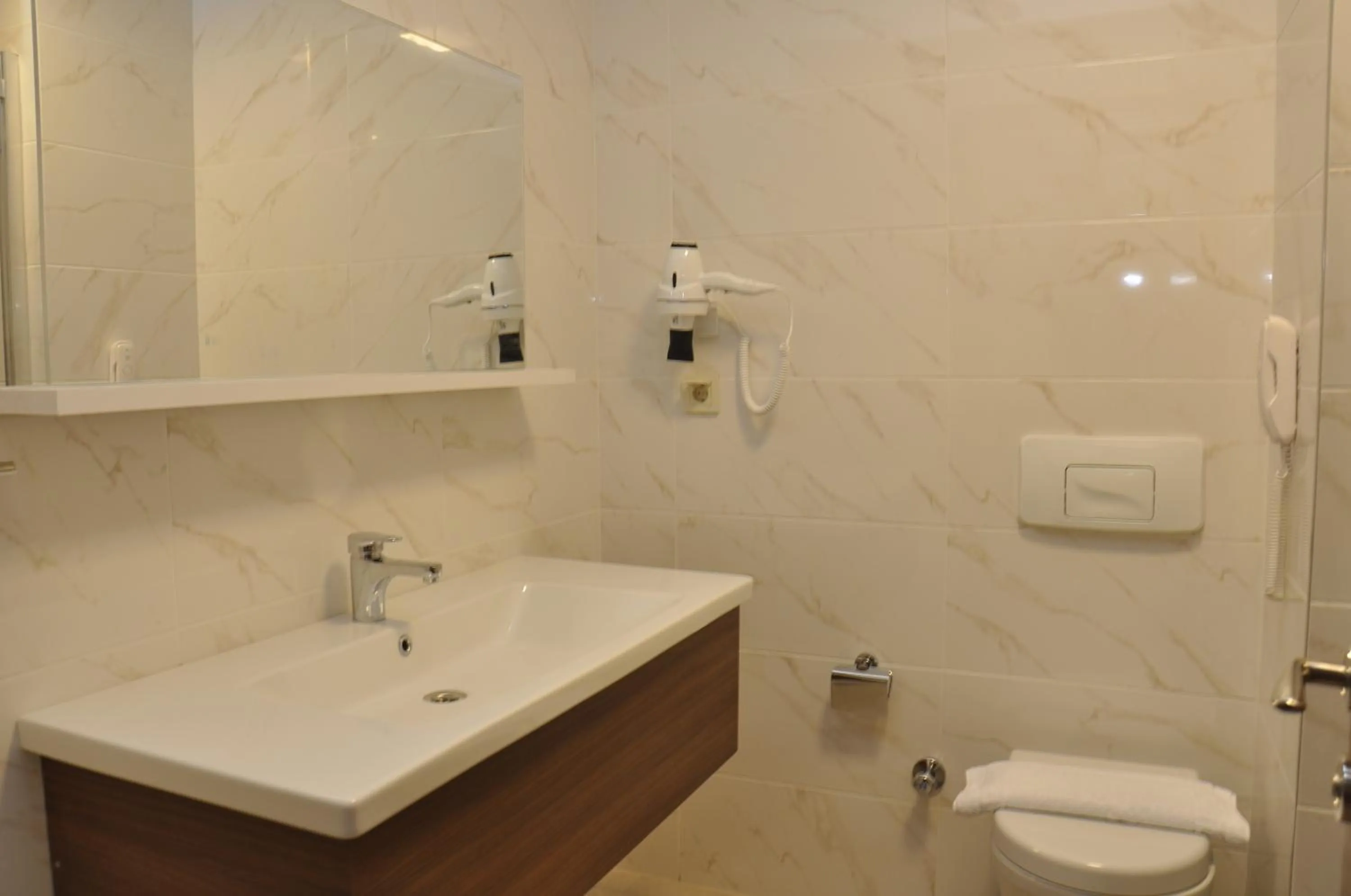 Bathroom in Sunway Club Otel