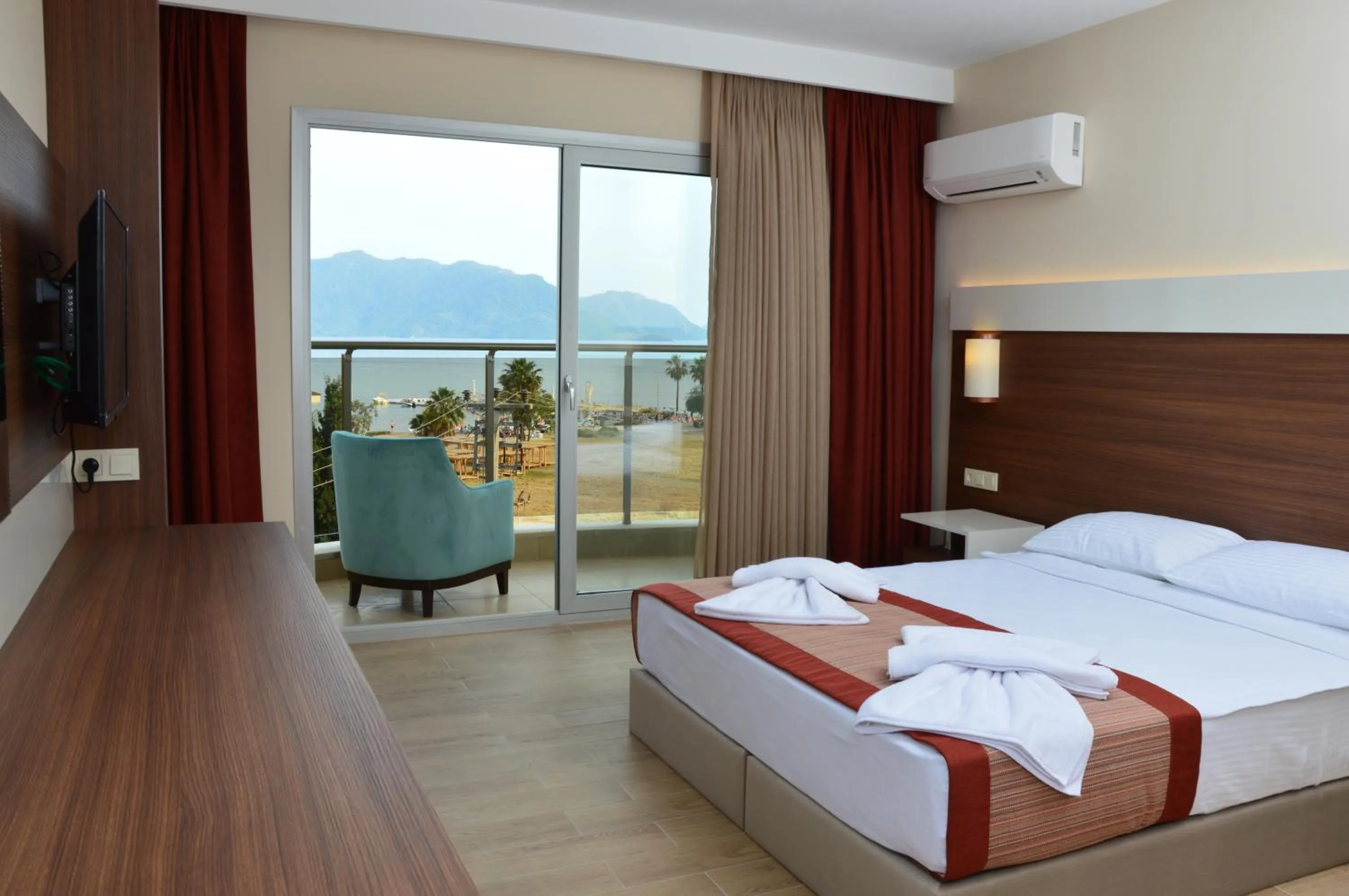 Photo of the whole room, Bed in Sunway Club Otel