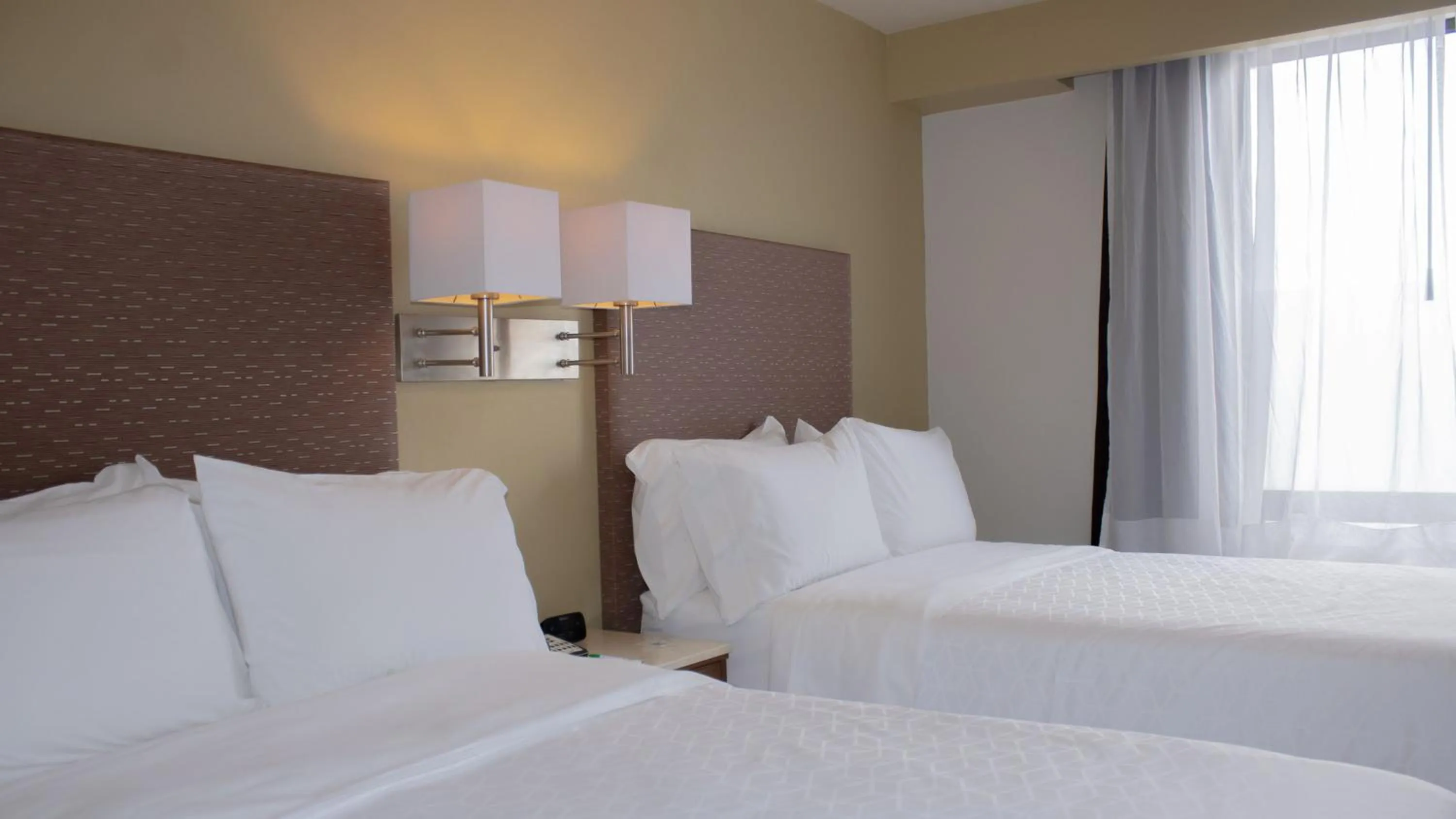 Photo of the whole room, Bed in Holiday Inn Orizaba by IHG