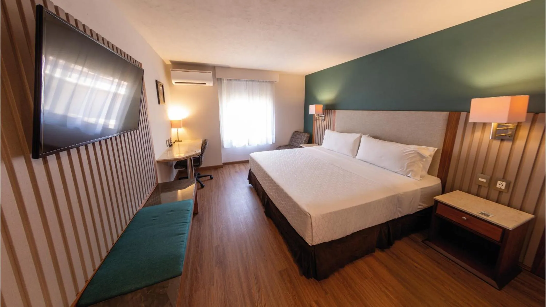 Photo of the whole room, Bed in Holiday Inn Orizaba by IHG