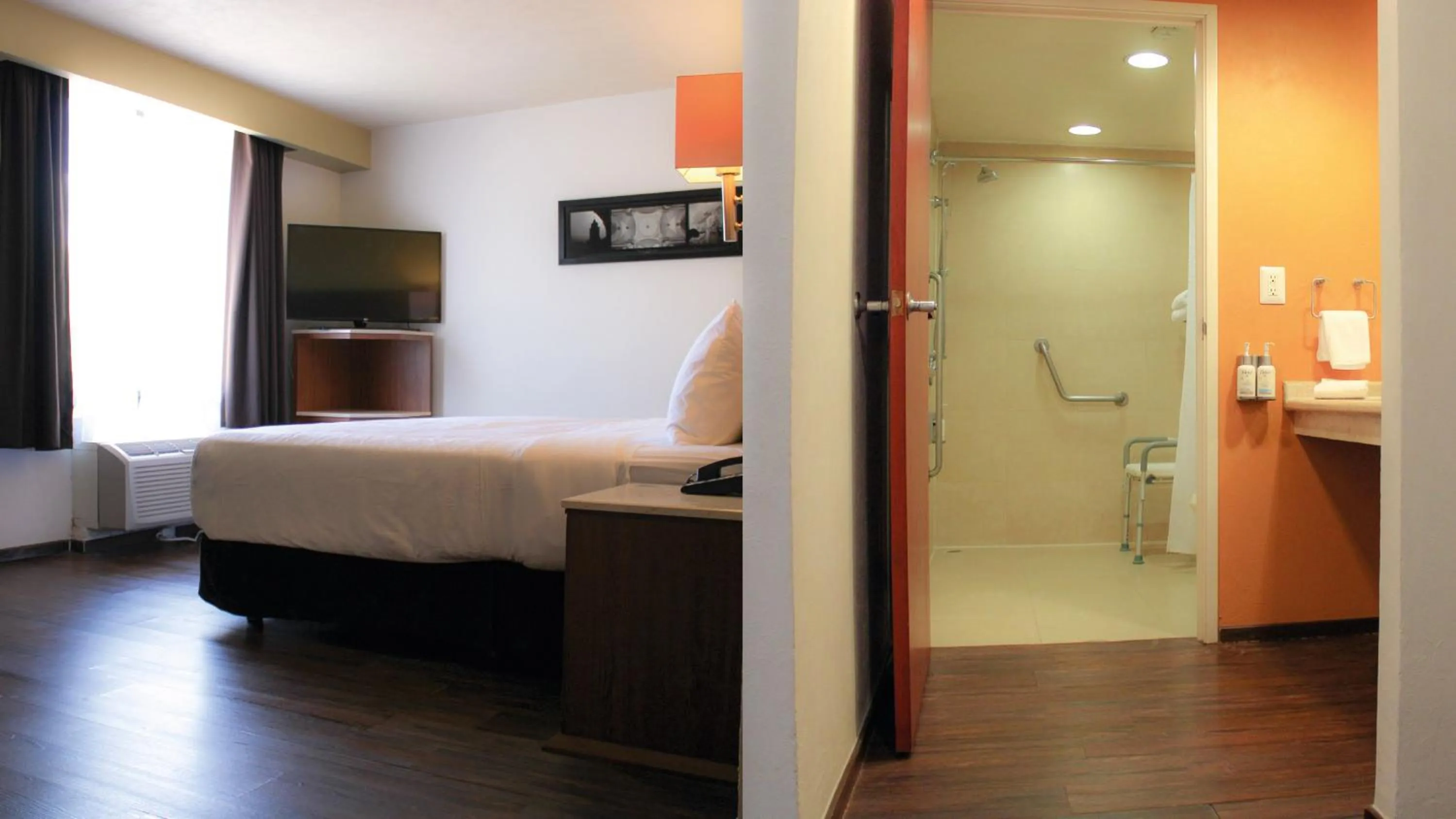 Bathroom, Bed in Holiday Inn Orizaba by IHG