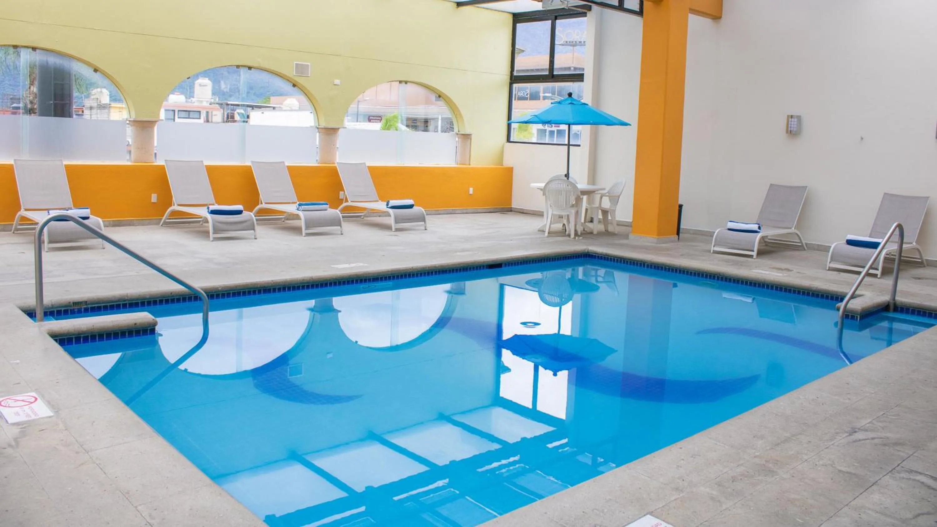 Swimming pool in Holiday Inn Orizaba by IHG