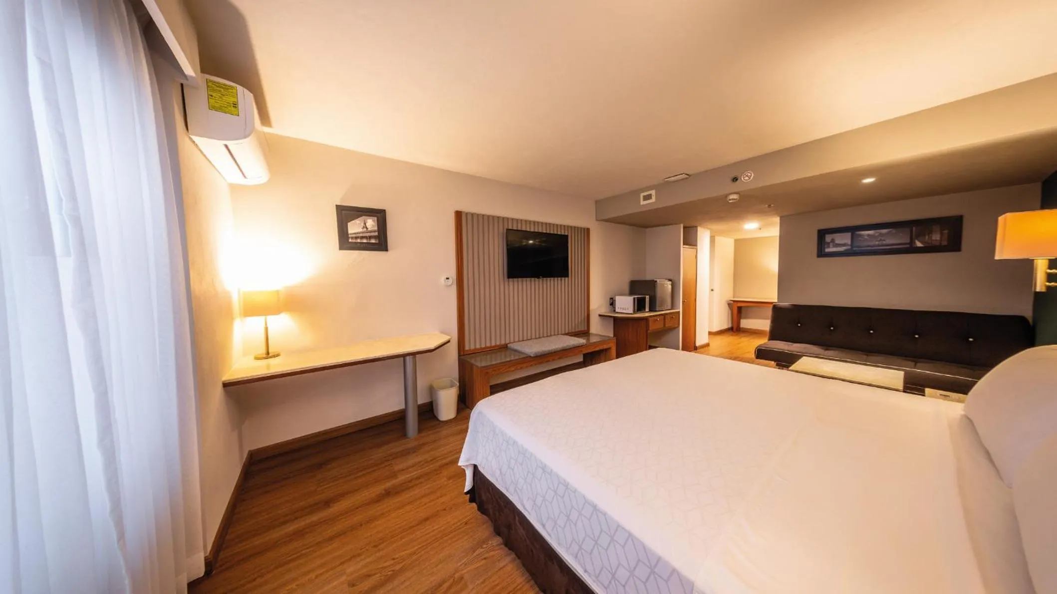 Photo of the whole room, Bed in Holiday Inn Orizaba by IHG