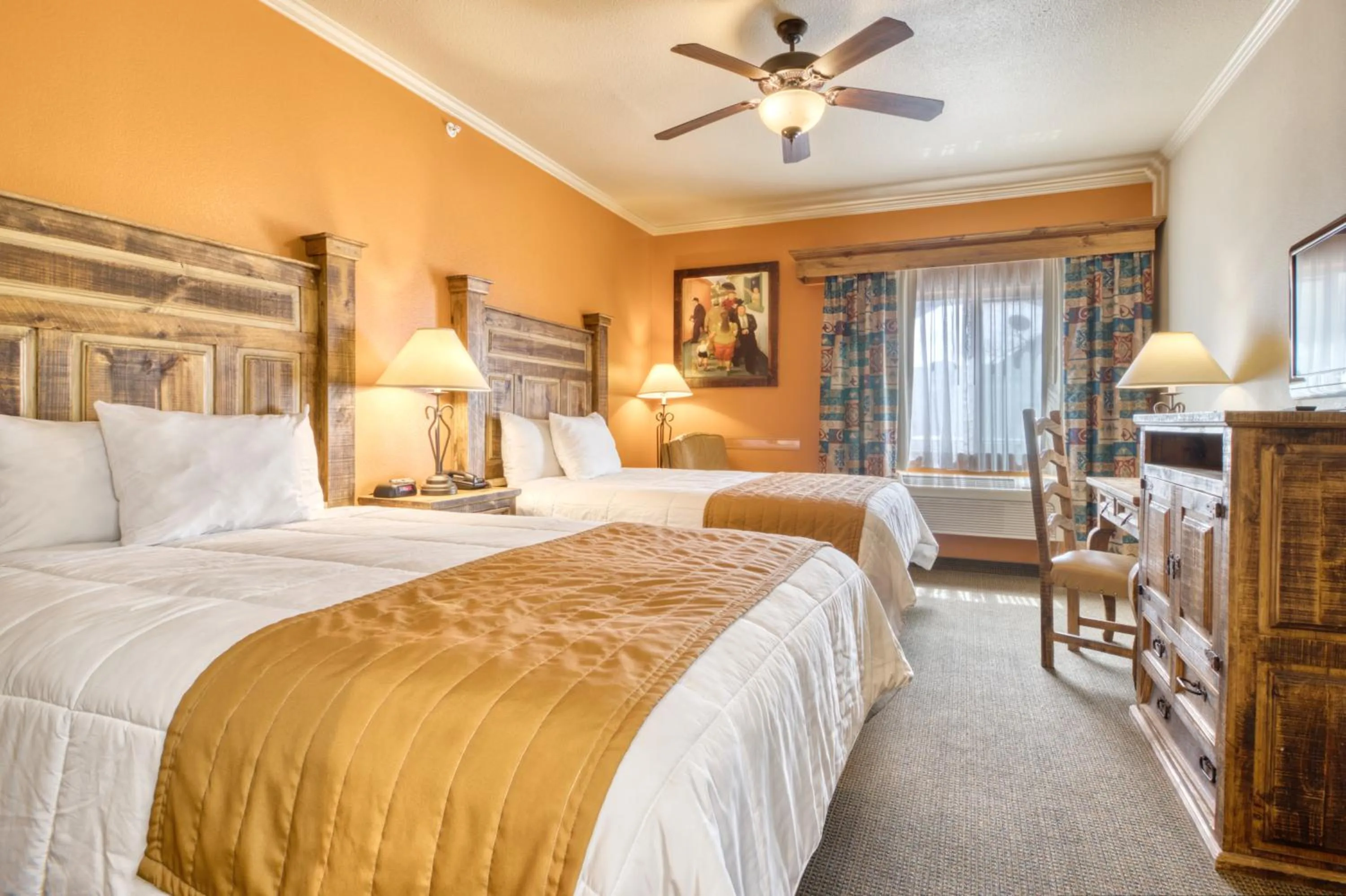 Photo of the whole room, Bed in La Hacienda Inn near Alamodome & Riverwalk