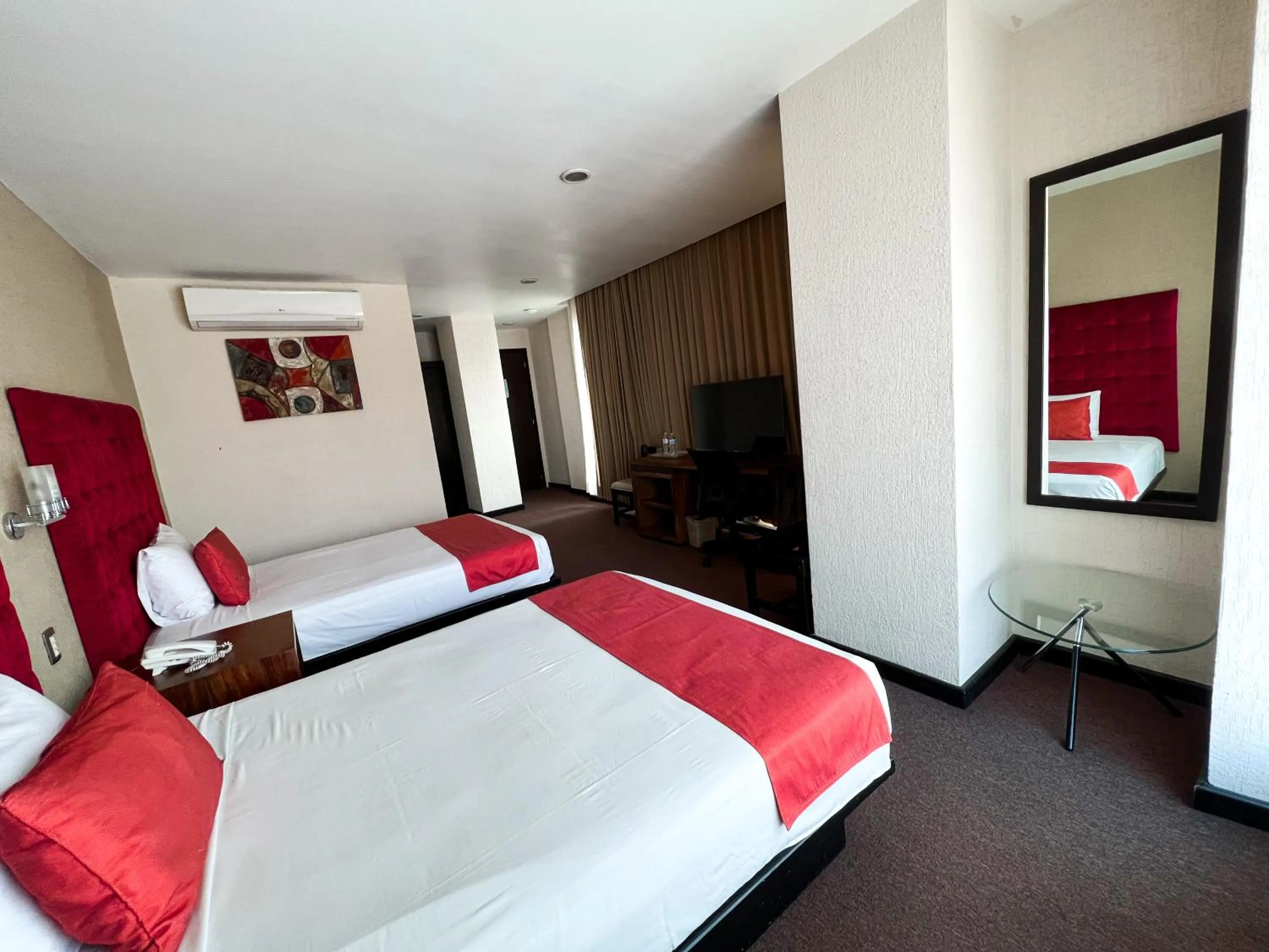 Photo of the whole room, Bed in Hotel Vista Inn Premium