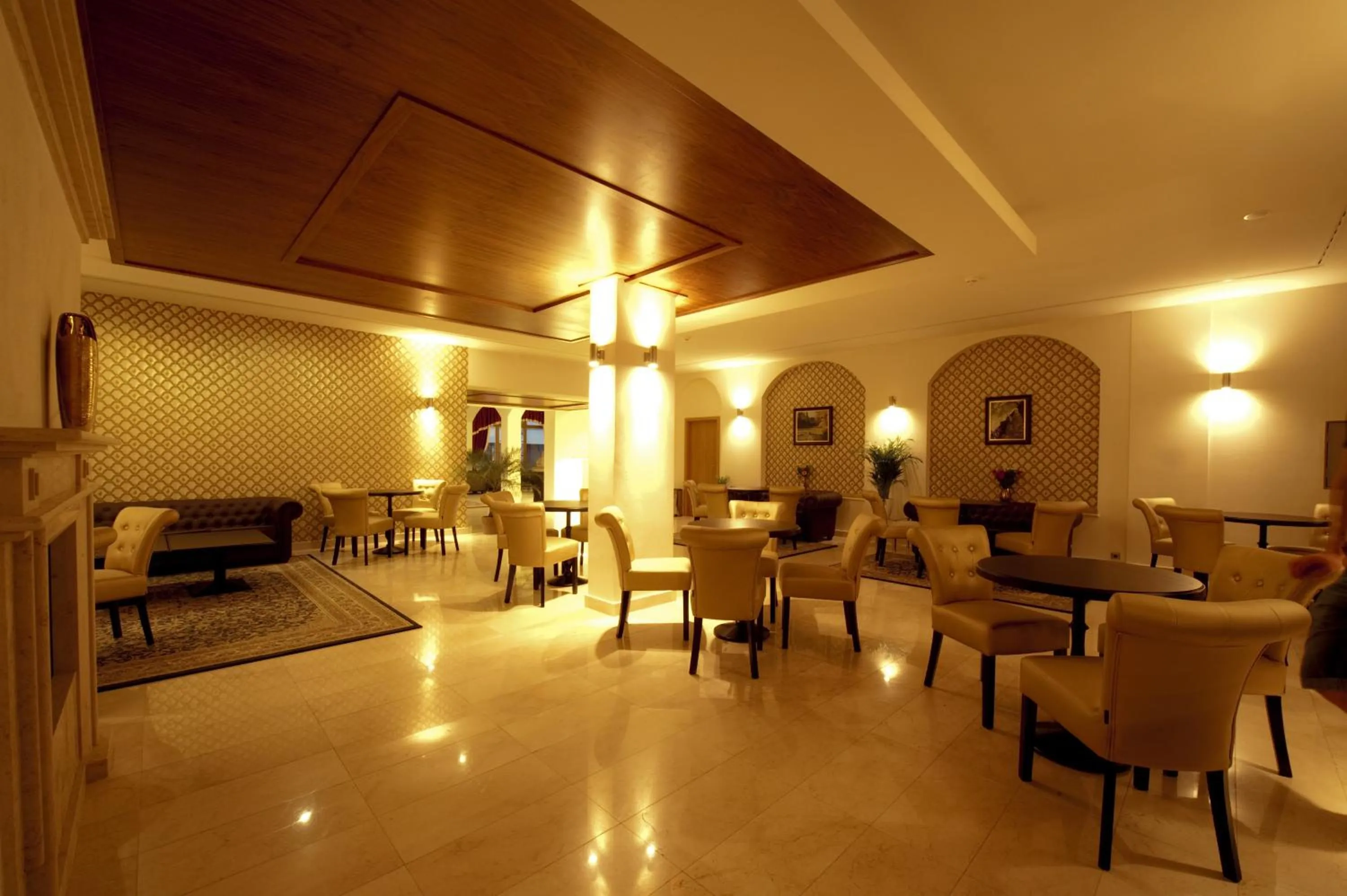 Restaurant/places to eat in Hotel Princess