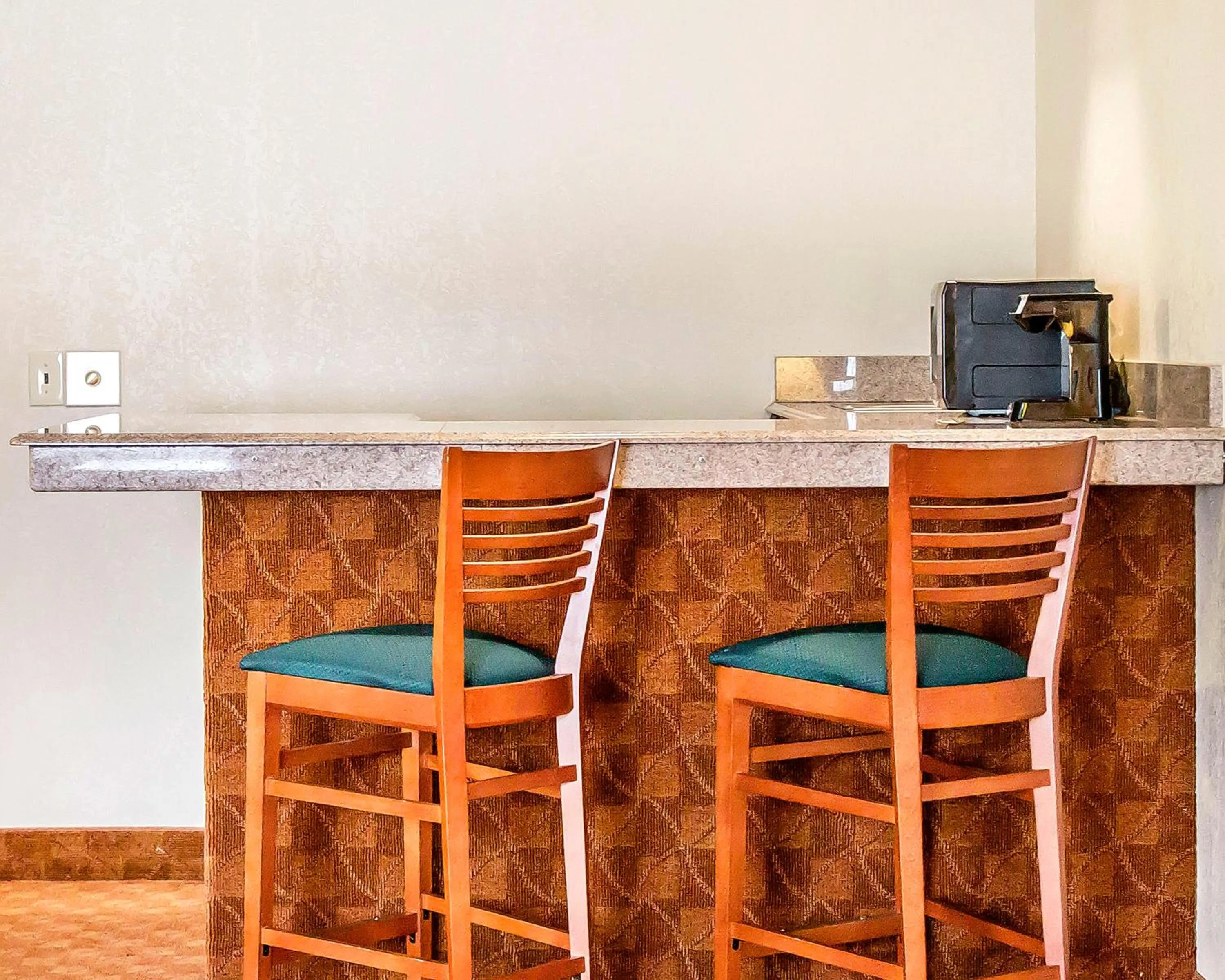 Dining area in Quality Inn