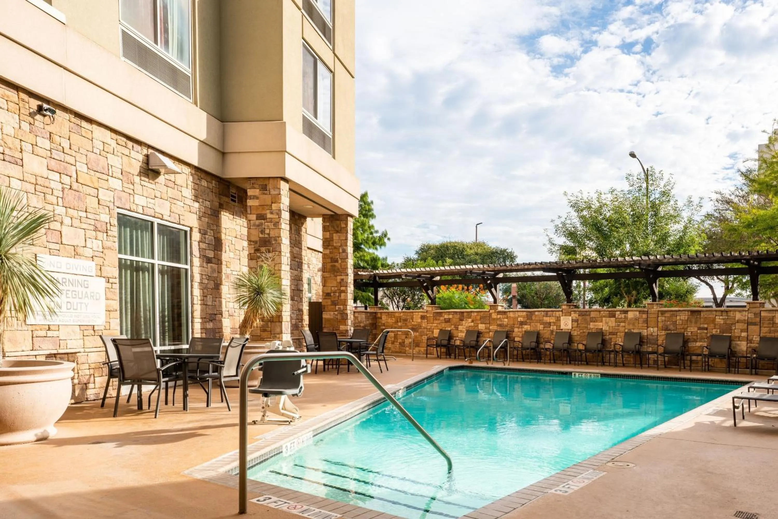 Swimming pool in Springhill Suites by Marriott San Antonio Alamo Plaza/Convention Center