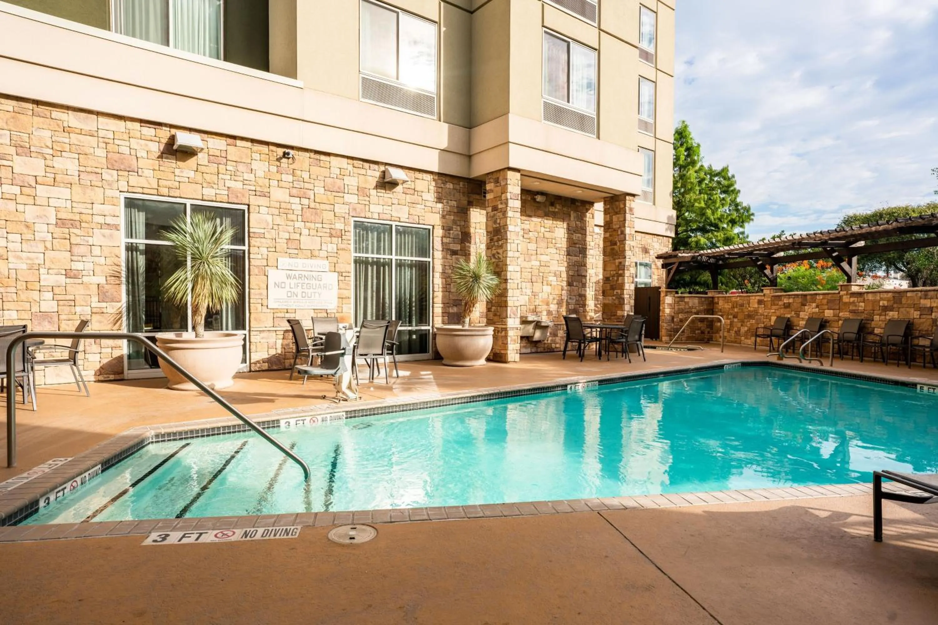 Swimming pool in Springhill Suites by Marriott San Antonio Alamo Plaza/Convention Center