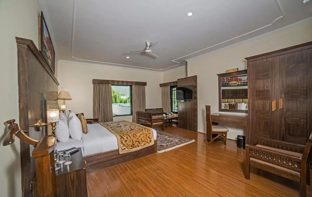 Photo of the whole room, Bed in Lemon Tree Hotel Srinagar