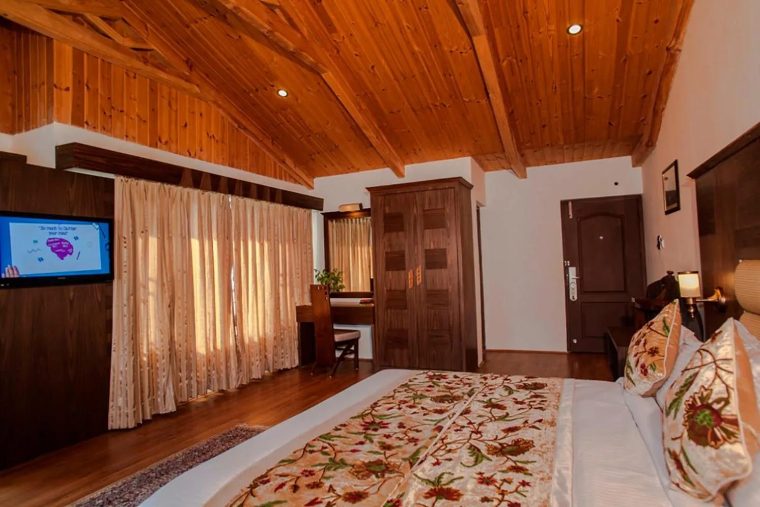 Photo of the whole room, Bed in Lemon Tree Hotel Srinagar