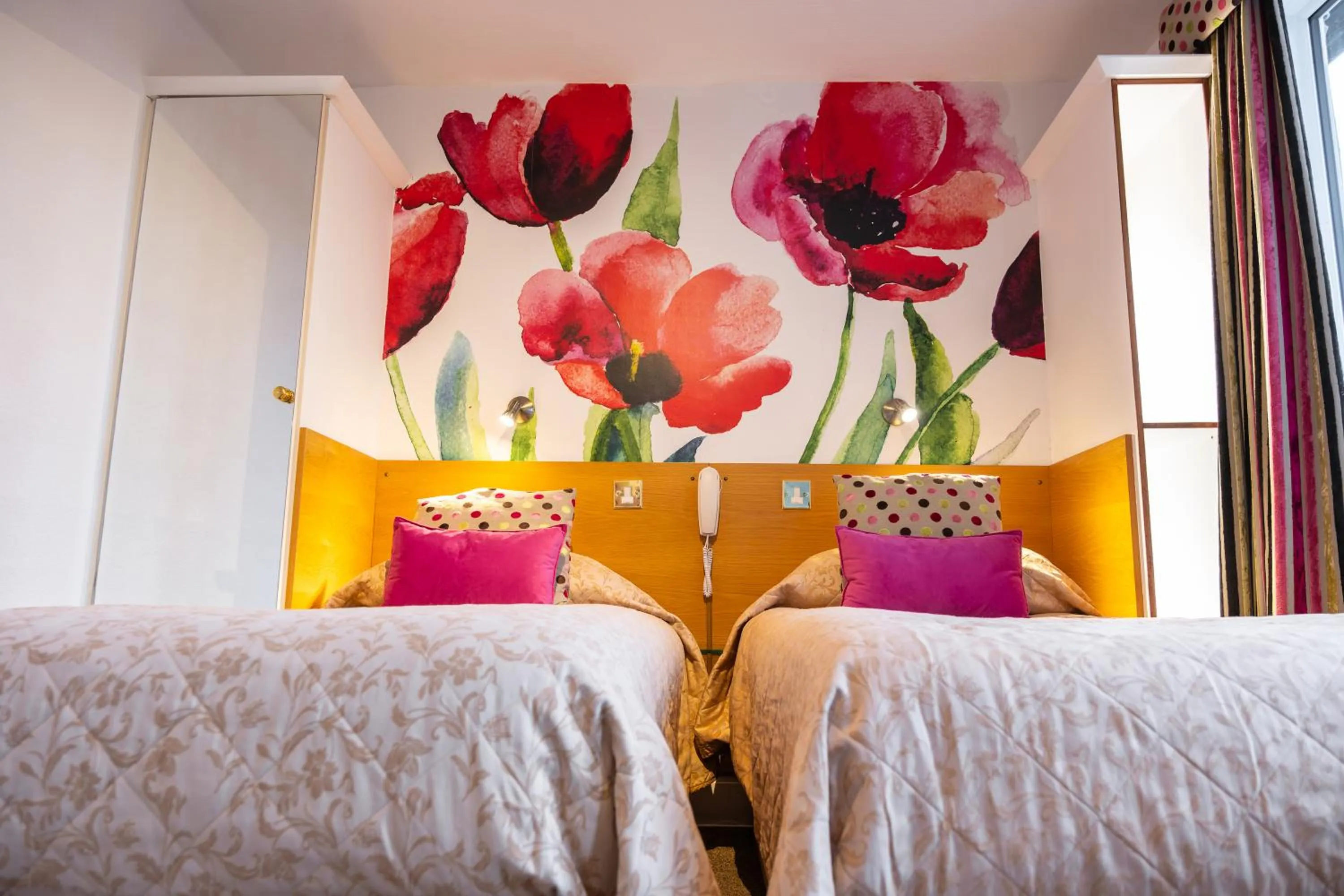 Bedroom, Bed in Park Manor Hotel