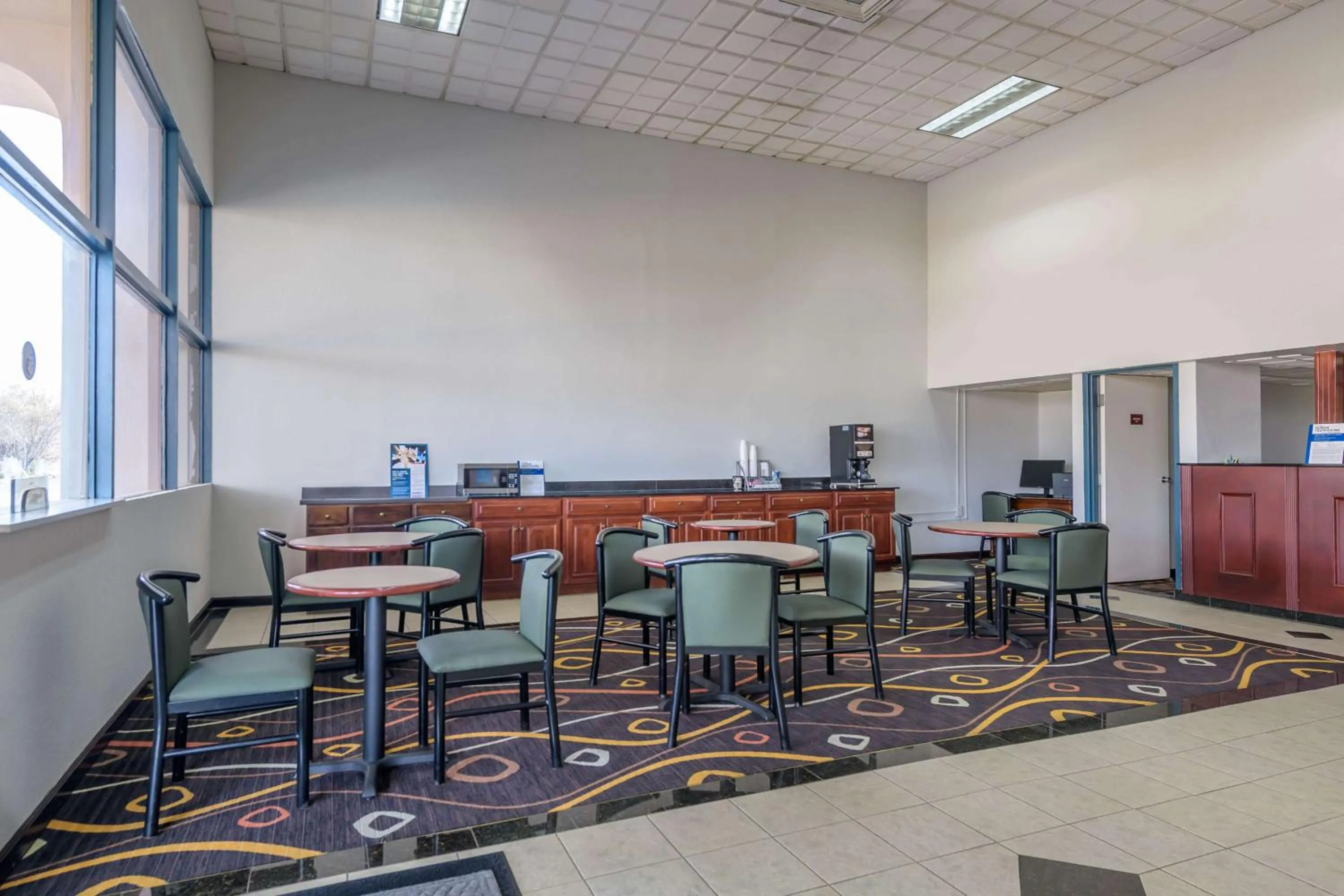 Lobby or reception in Motel 6 Forsyth, GA Tift College