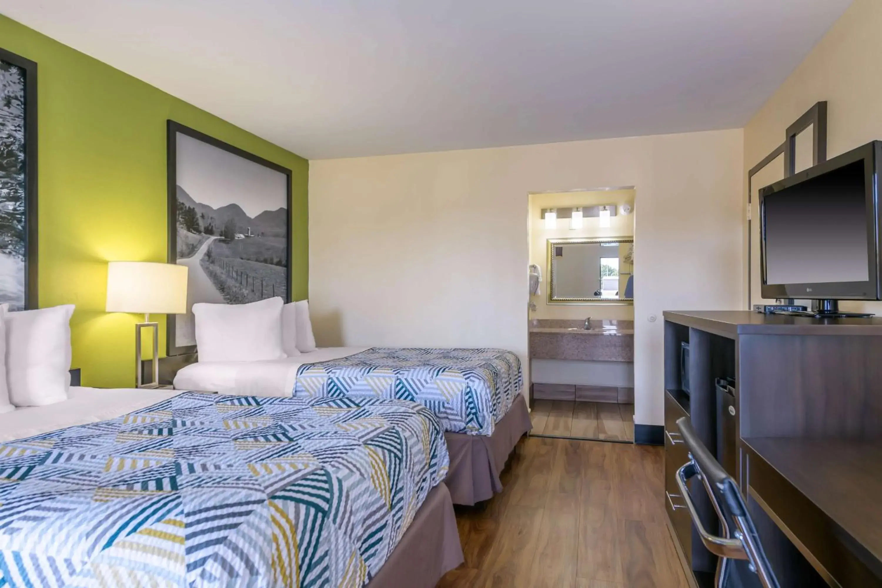 Queen Room with Two Queen Beds - Non-Smoking in Super 8 by Wyndham Forsyth Queen Room with Two Queen Beds - Non-Smoking in Super 8 by Wyndham Forsyth