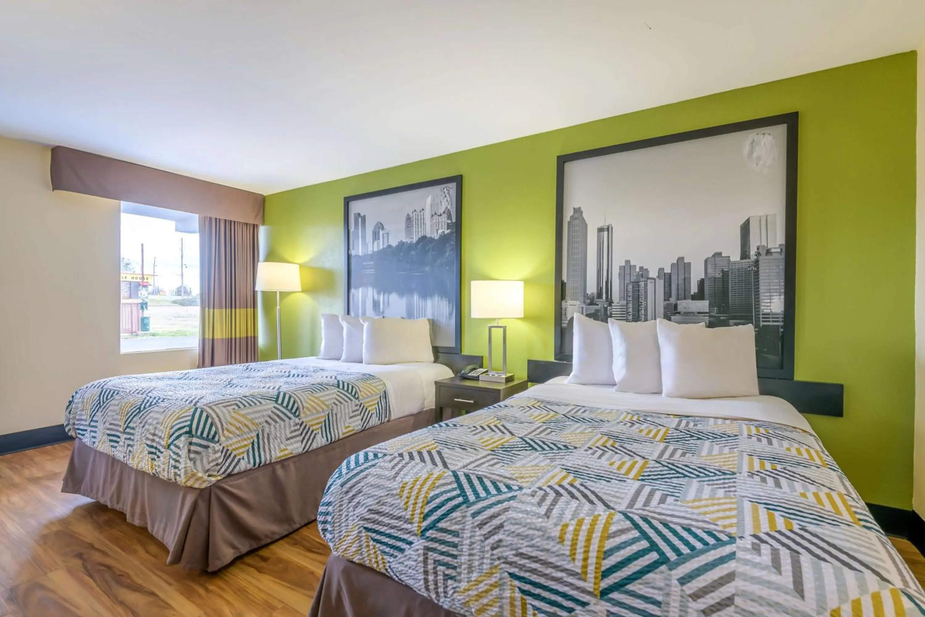 Bedroom, Bed in Motel 6 Forsyth, GA Tift College