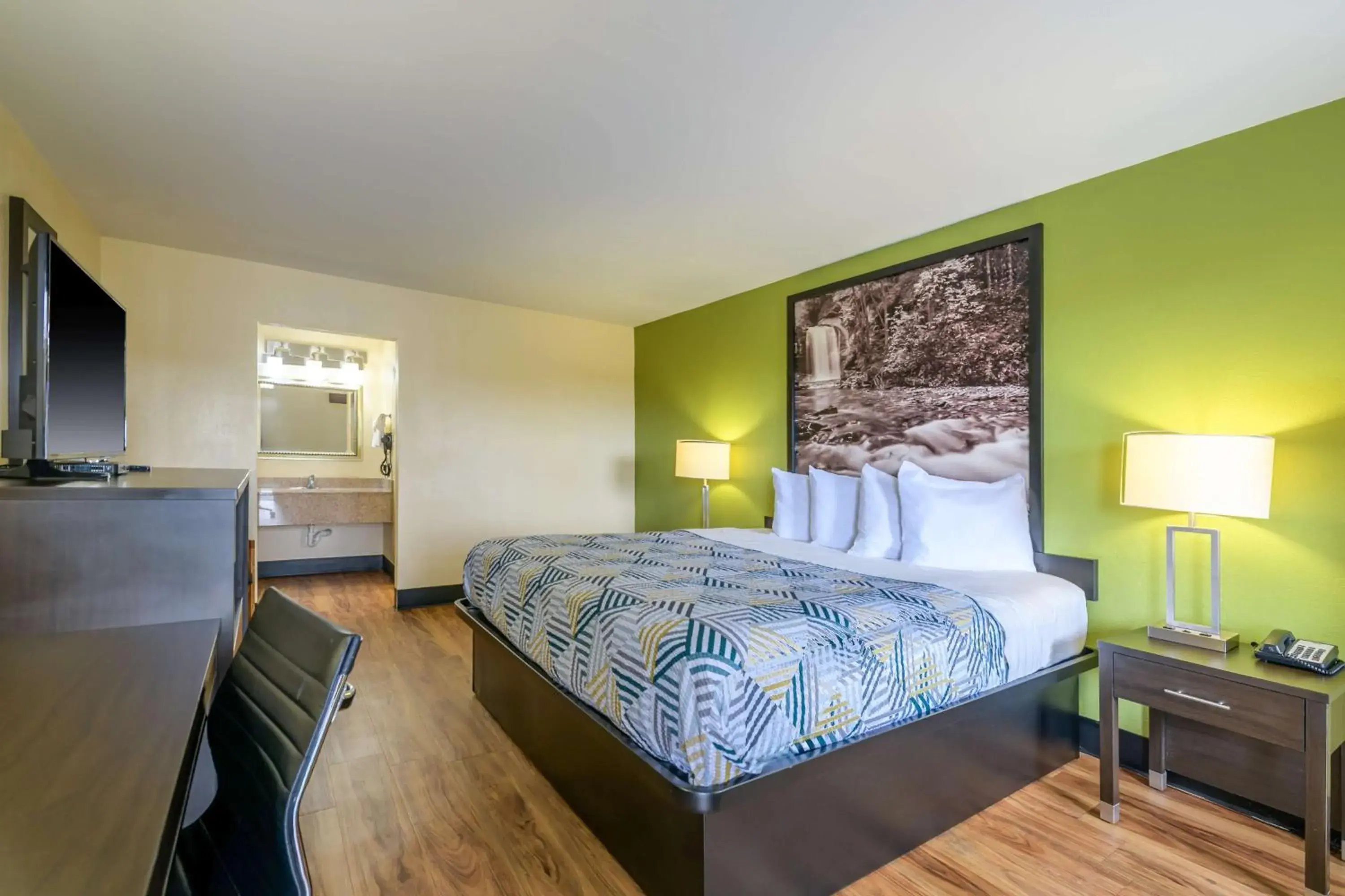 King Room - Smoking in Super 8 by Wyndham Forsyth King Room - Smoking in Super 8 by Wyndham Forsyth