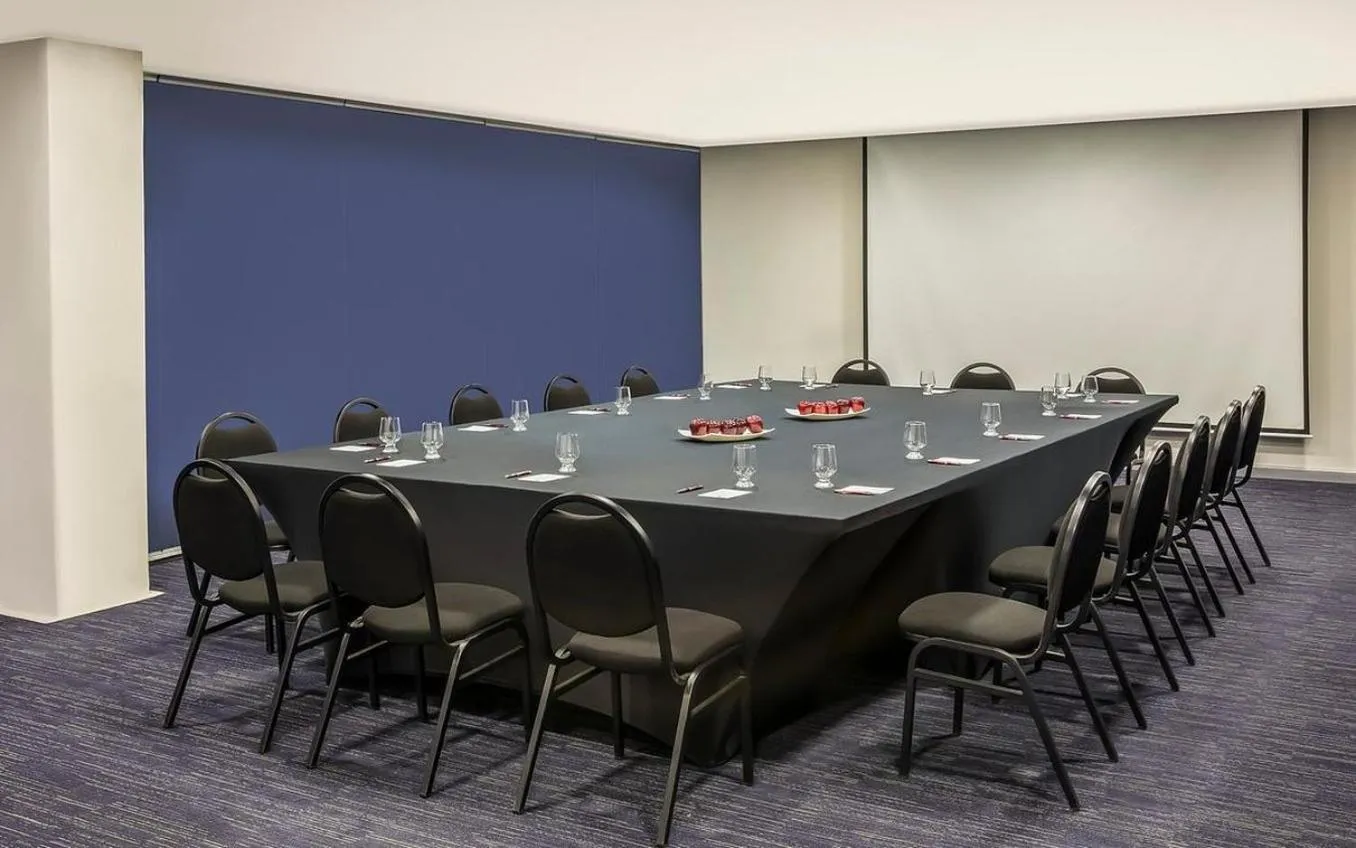 Meeting/conference room in Fiesta Inn Express Perinorte