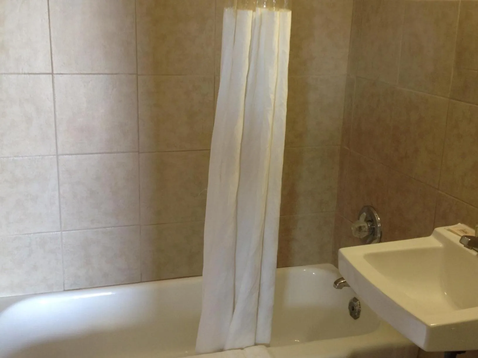 Shower in Stadium View Inn