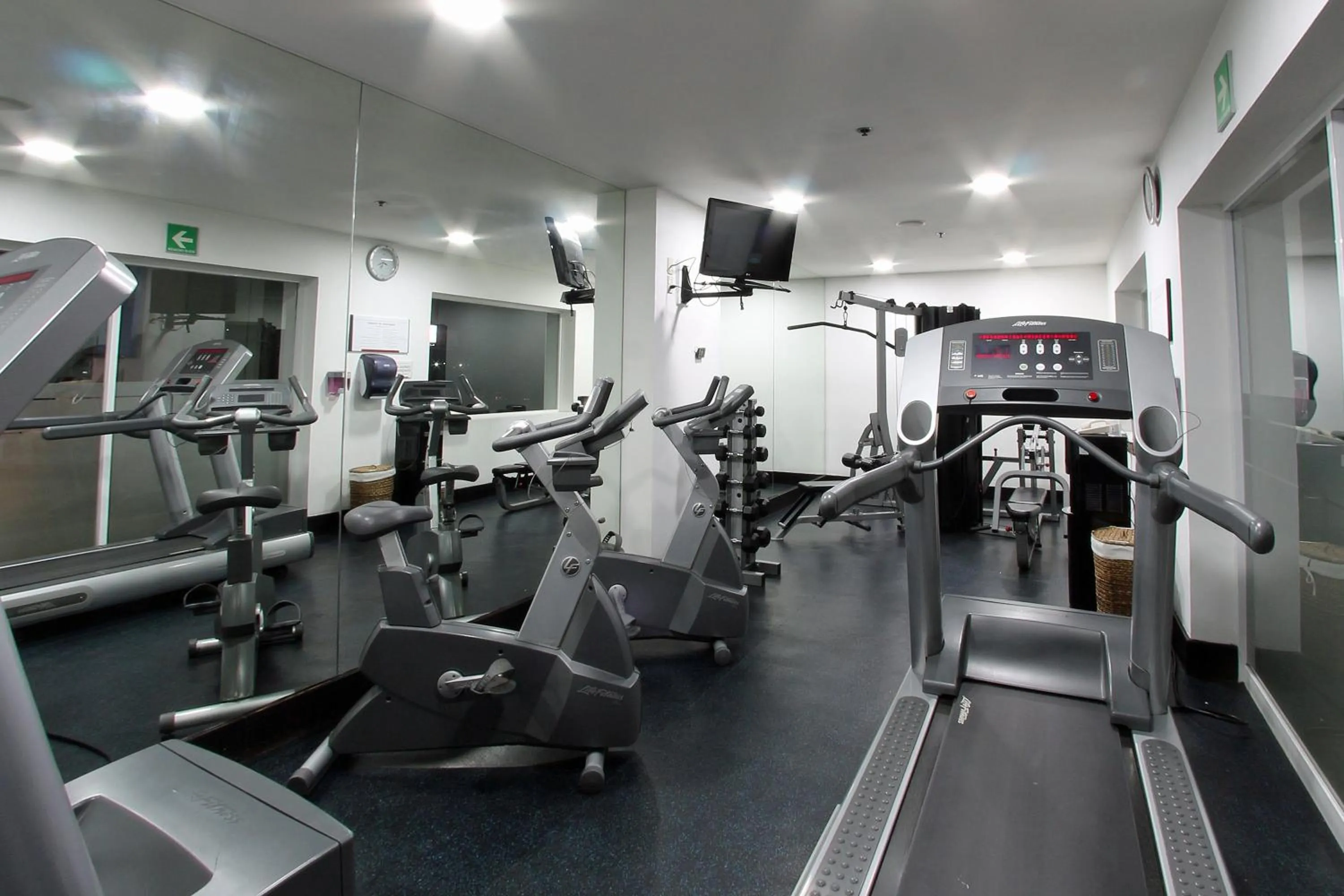 Fitness centre/facilities in Fiesta Inn Cuautitlan