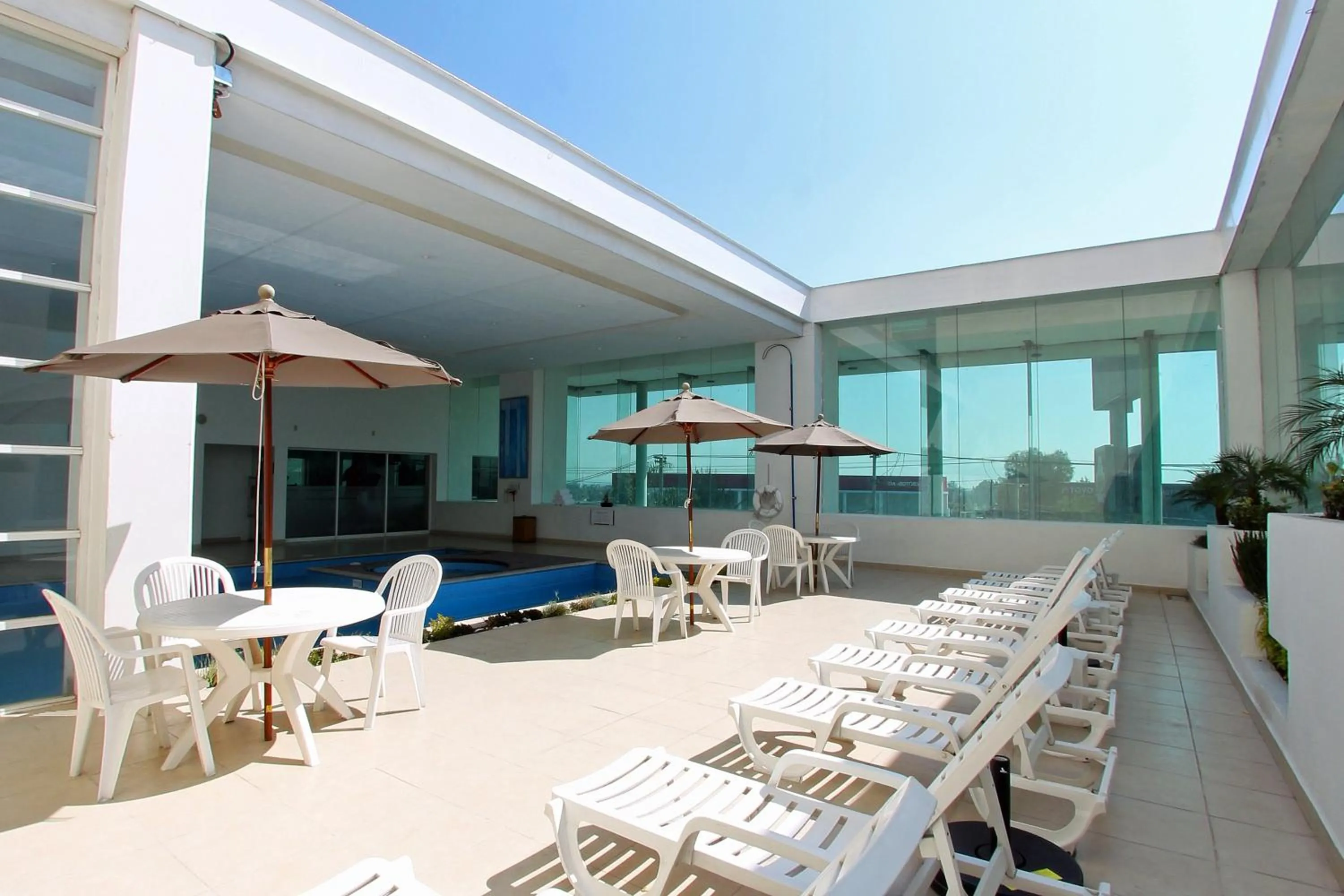 Swimming pool in Fiesta Inn Cuautitlan