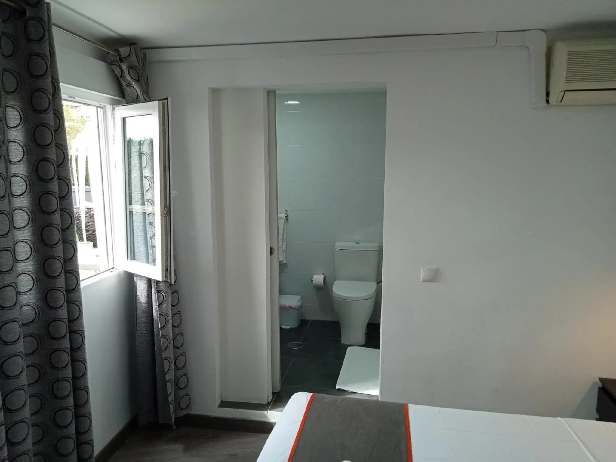 Bathroom, Bed in Hello Feria