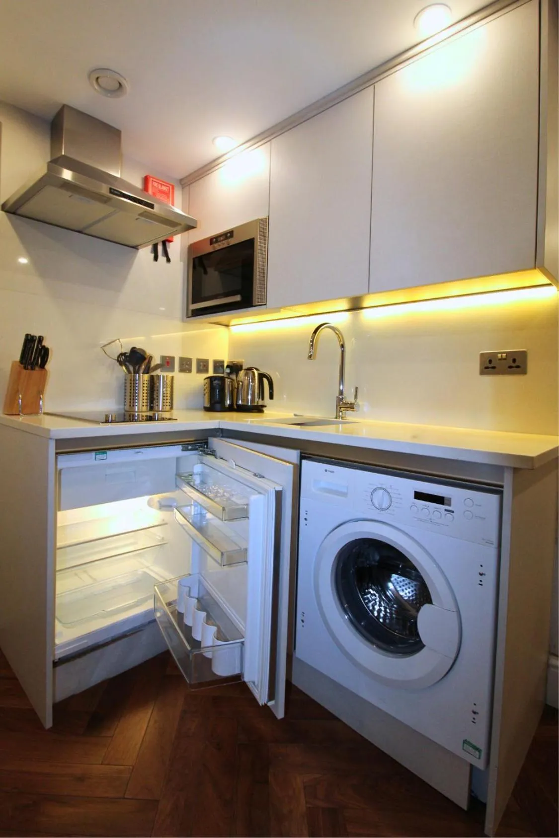 Kitchen or kitchenette in Baker Street by Viridian Apartments