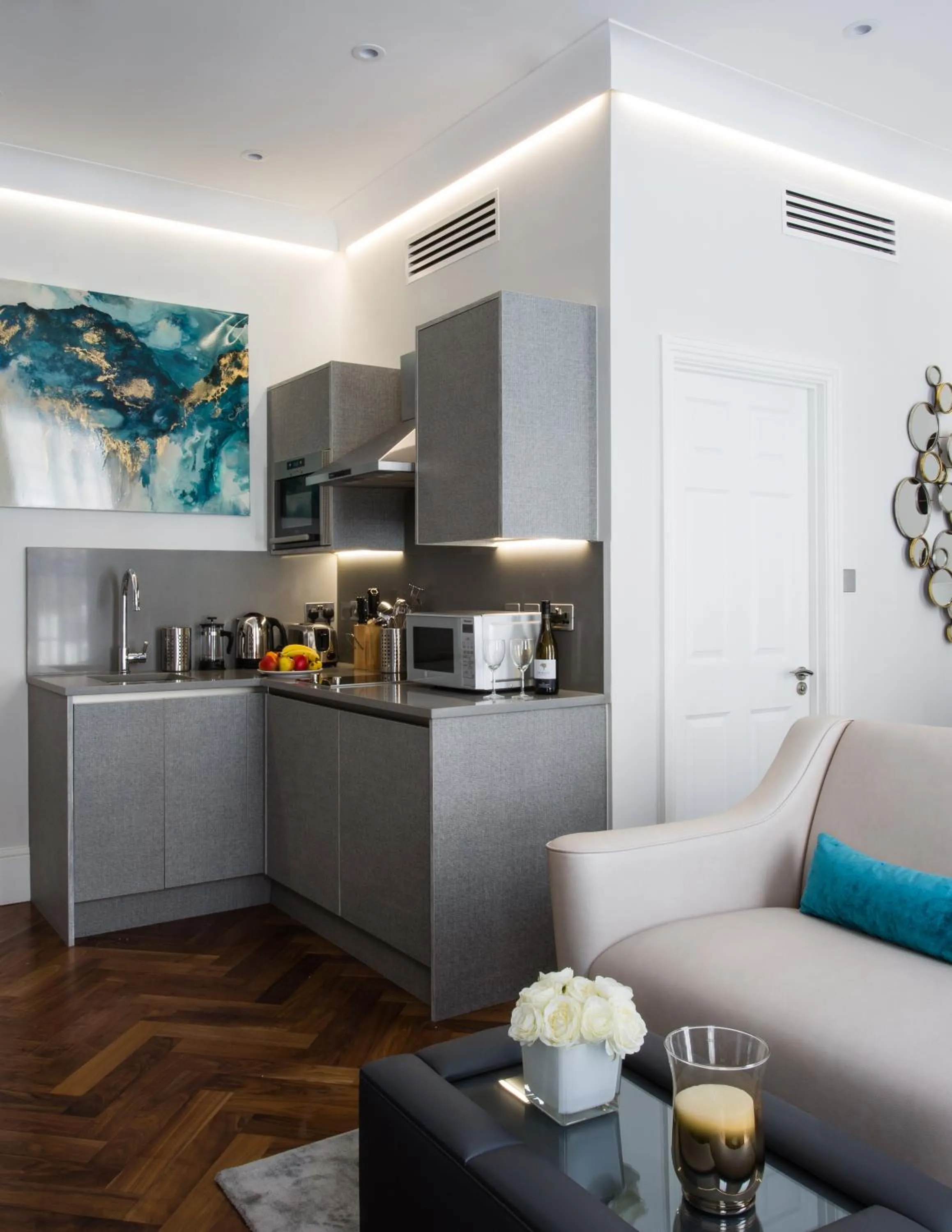 Kitchen or kitchenette in Baker Street by Viridian Apartments