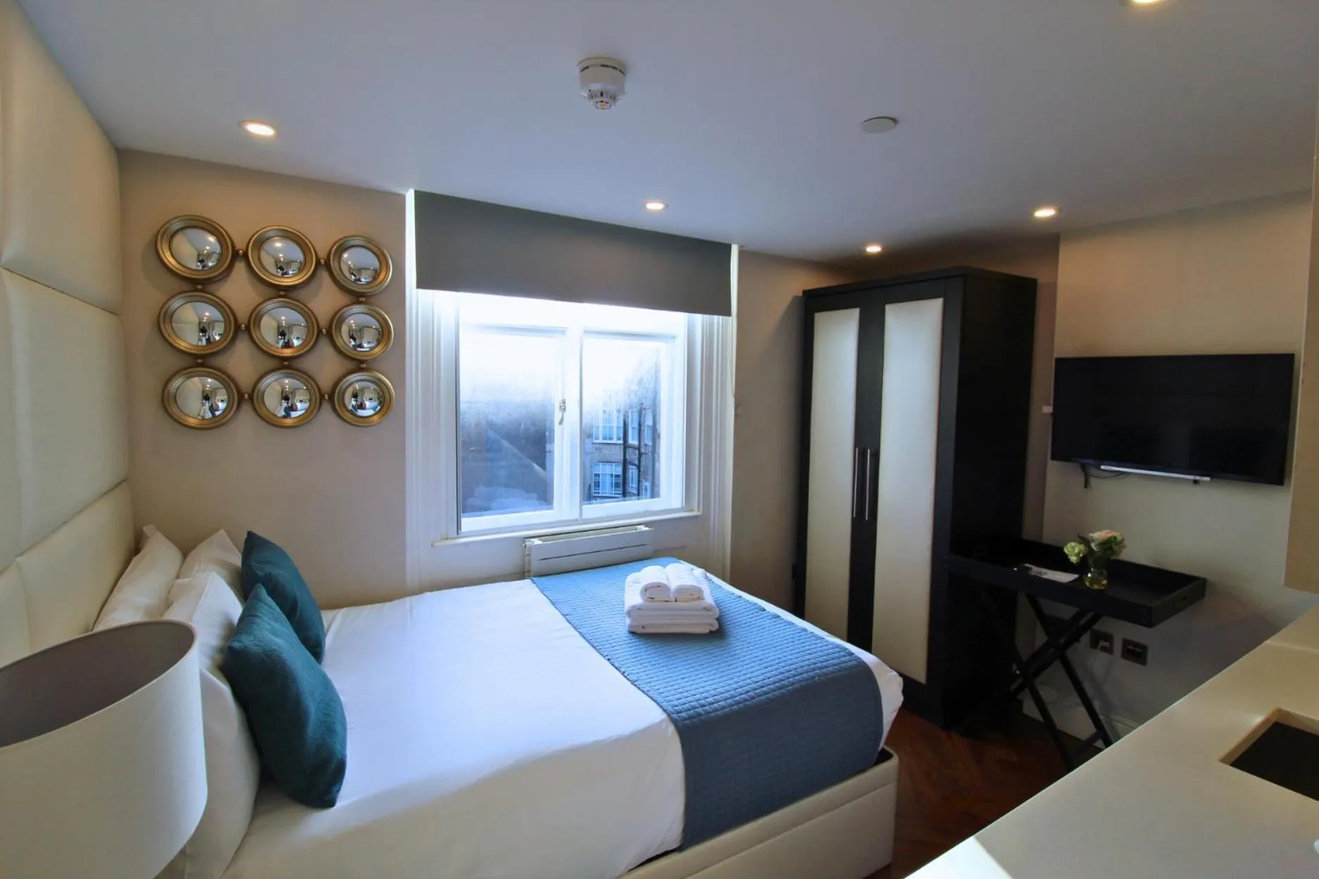 Bed in Baker Street by Viridian Apartments