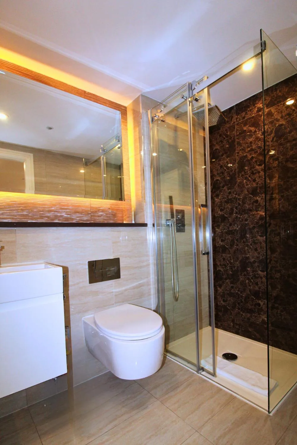 Bathroom in Baker Street by Viridian Apartments