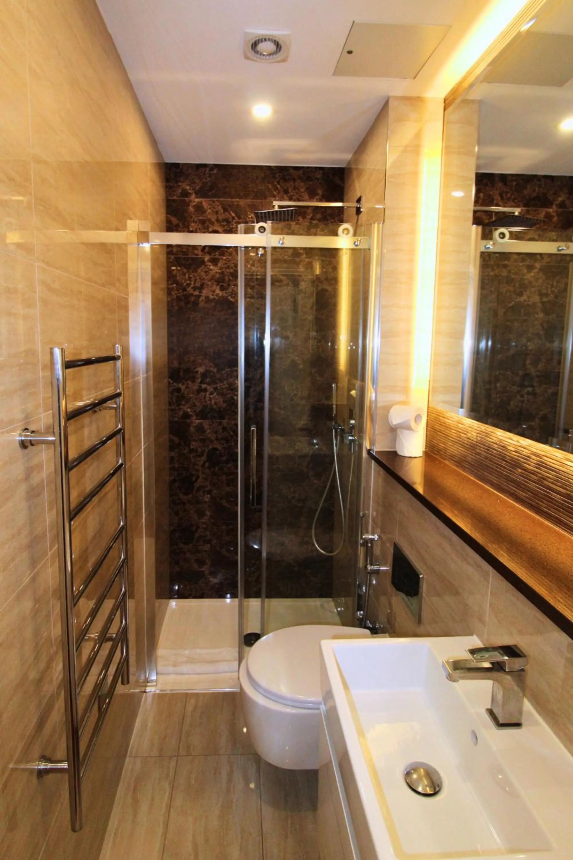 Bathroom in Baker Street by Viridian Apartments