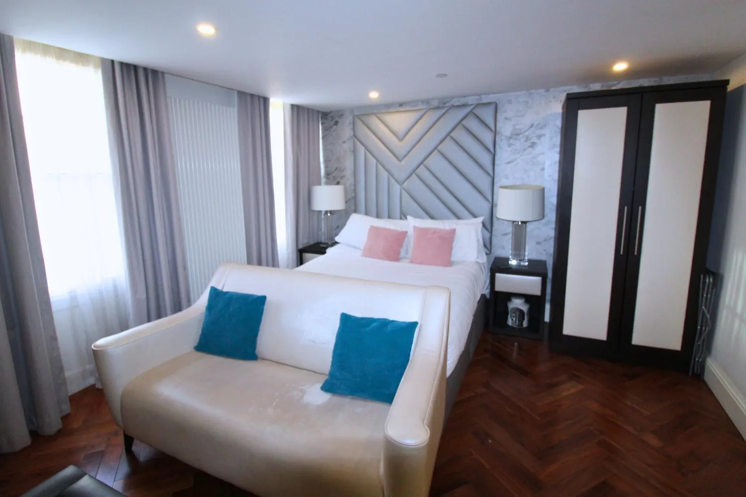 Bed in Baker Street by Viridian Apartments