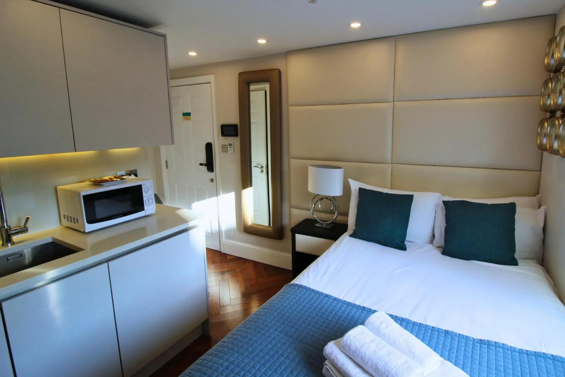 Bed in Baker Street by Viridian Apartments