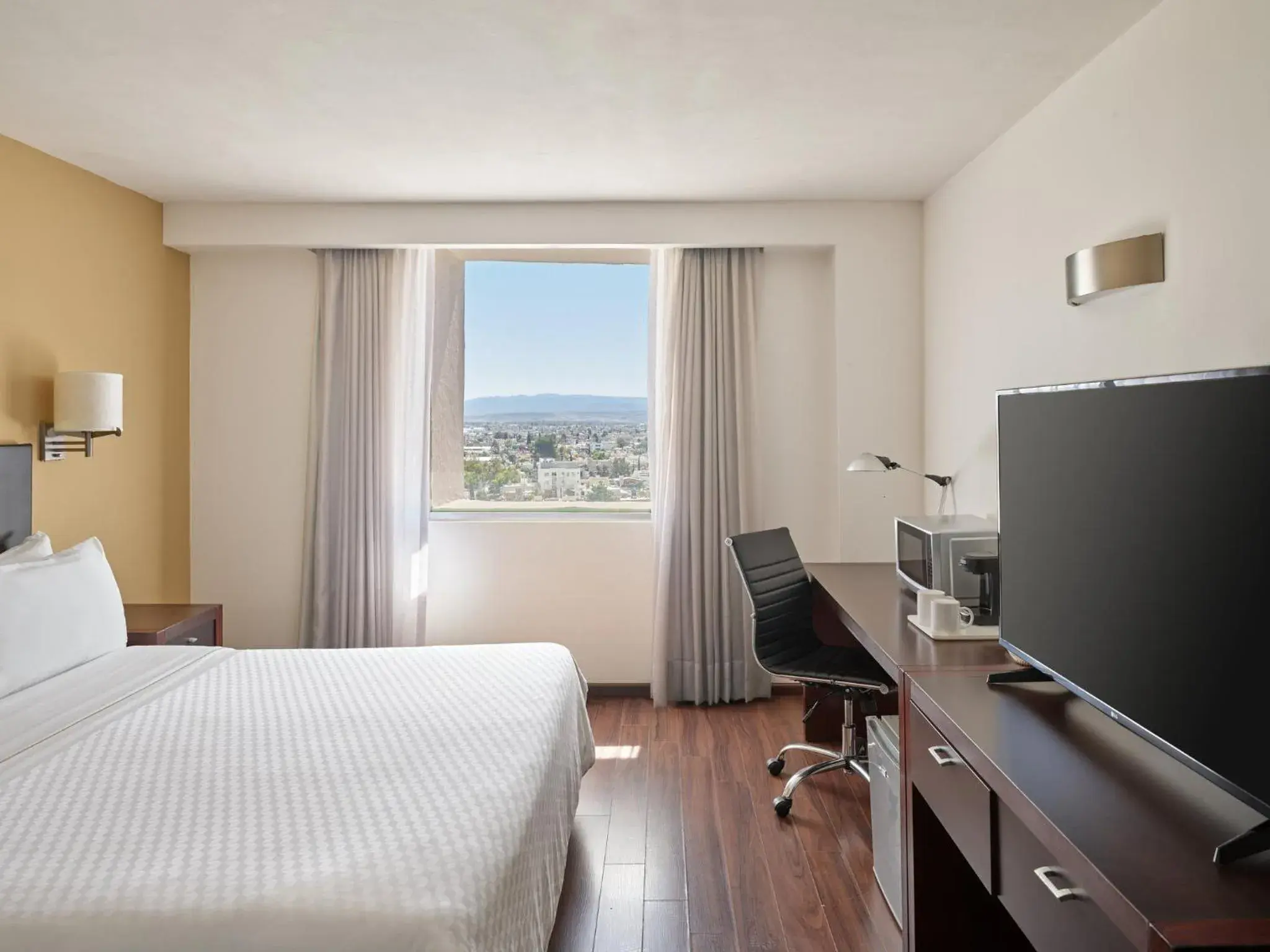 Superior King Room - single occupancy in Fiesta Inn Express Durango Superior King Room - single occupancy in Fiesta Inn Express Durango