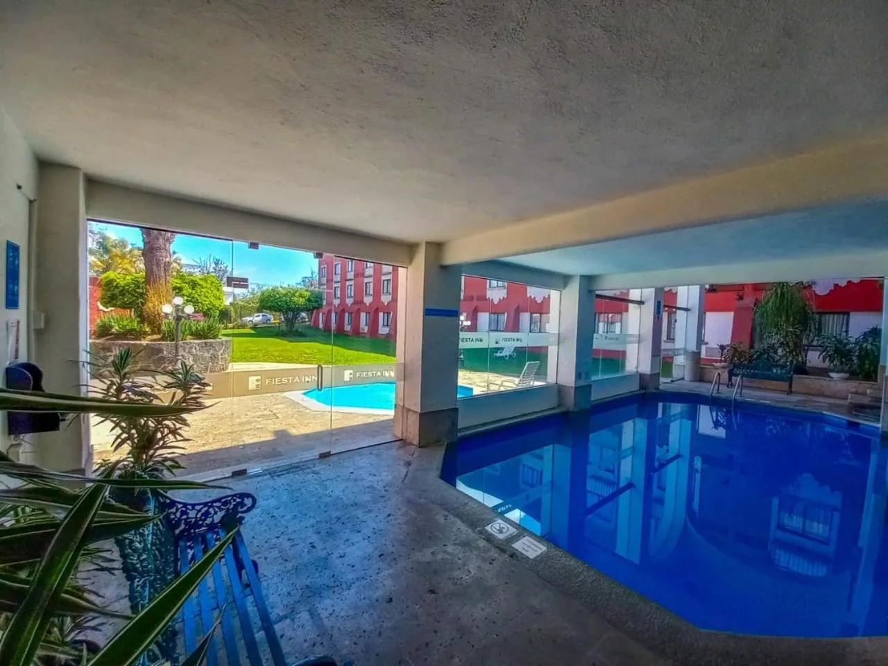 Swimming pool in Fiesta Inn Xalapa