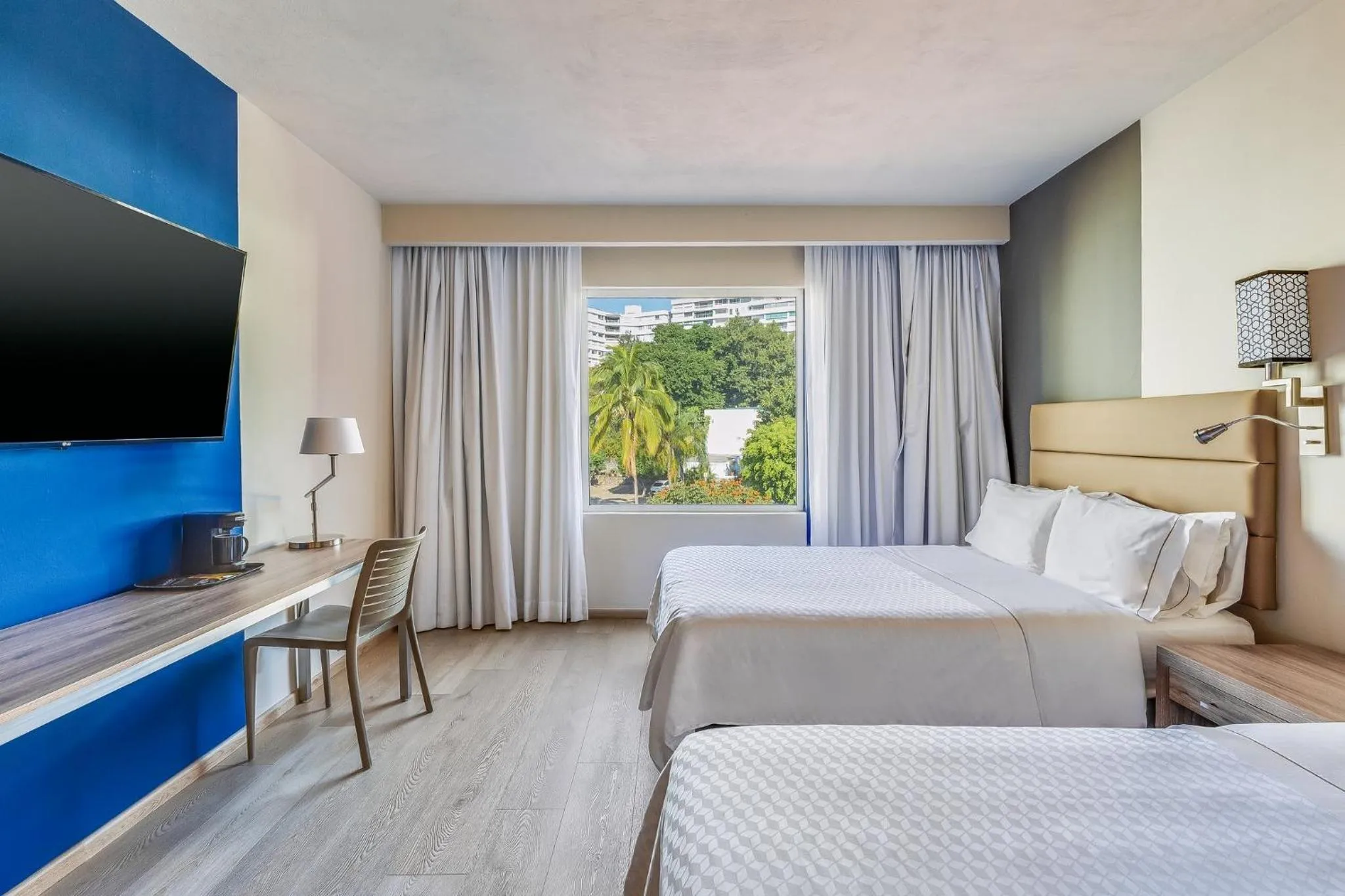 Bedroom, Bed in Fiesta Inn Cuernavaca