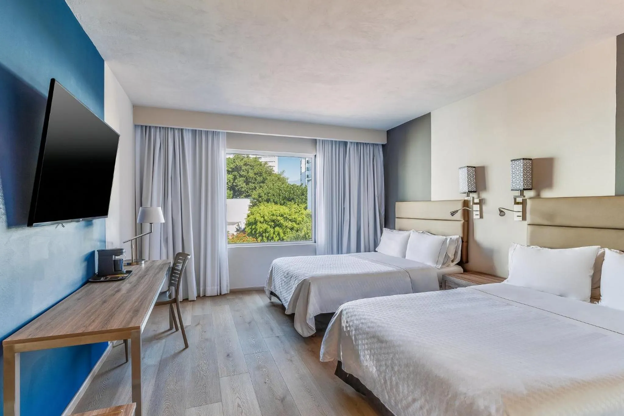 Bedroom, Bed in Fiesta Inn Cuernavaca