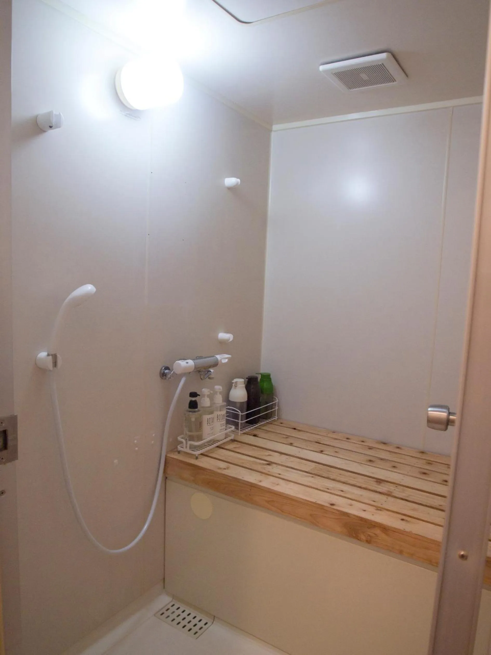 Shower in 2no HOME & PARK