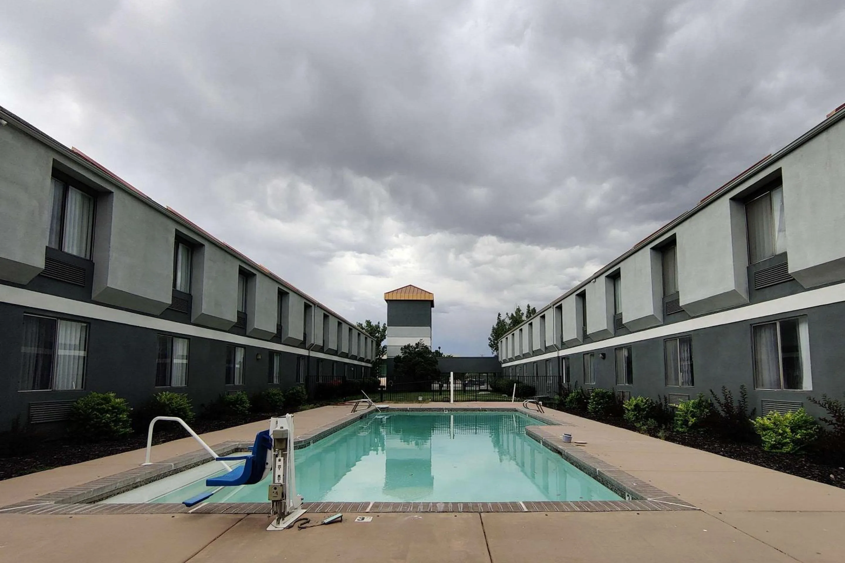 Swimming pool in Clarion Inn Salt Lake City Airport