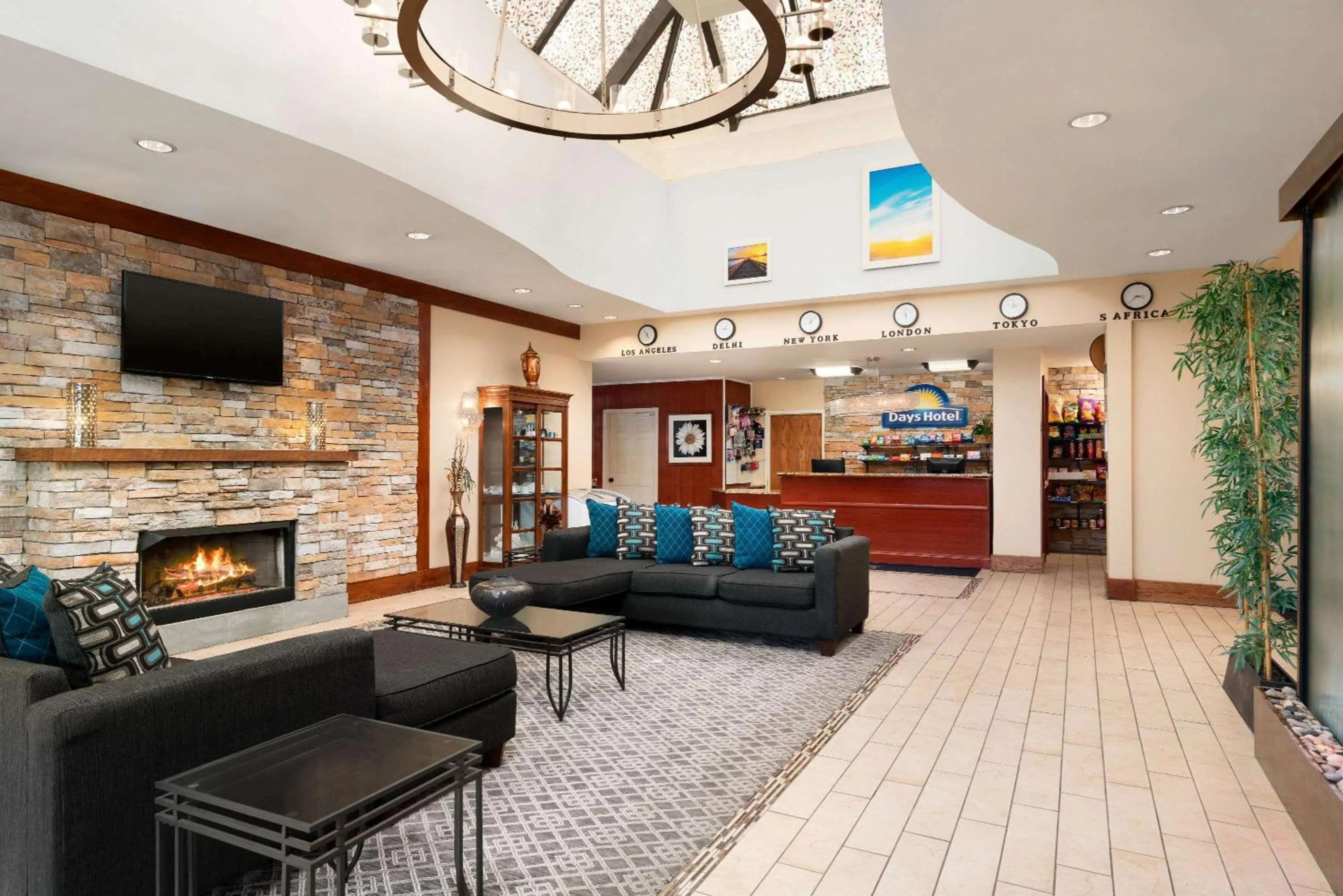 Lobby or reception in Days Hotel by Wyndham Allentown Airport / Lehigh Valley
