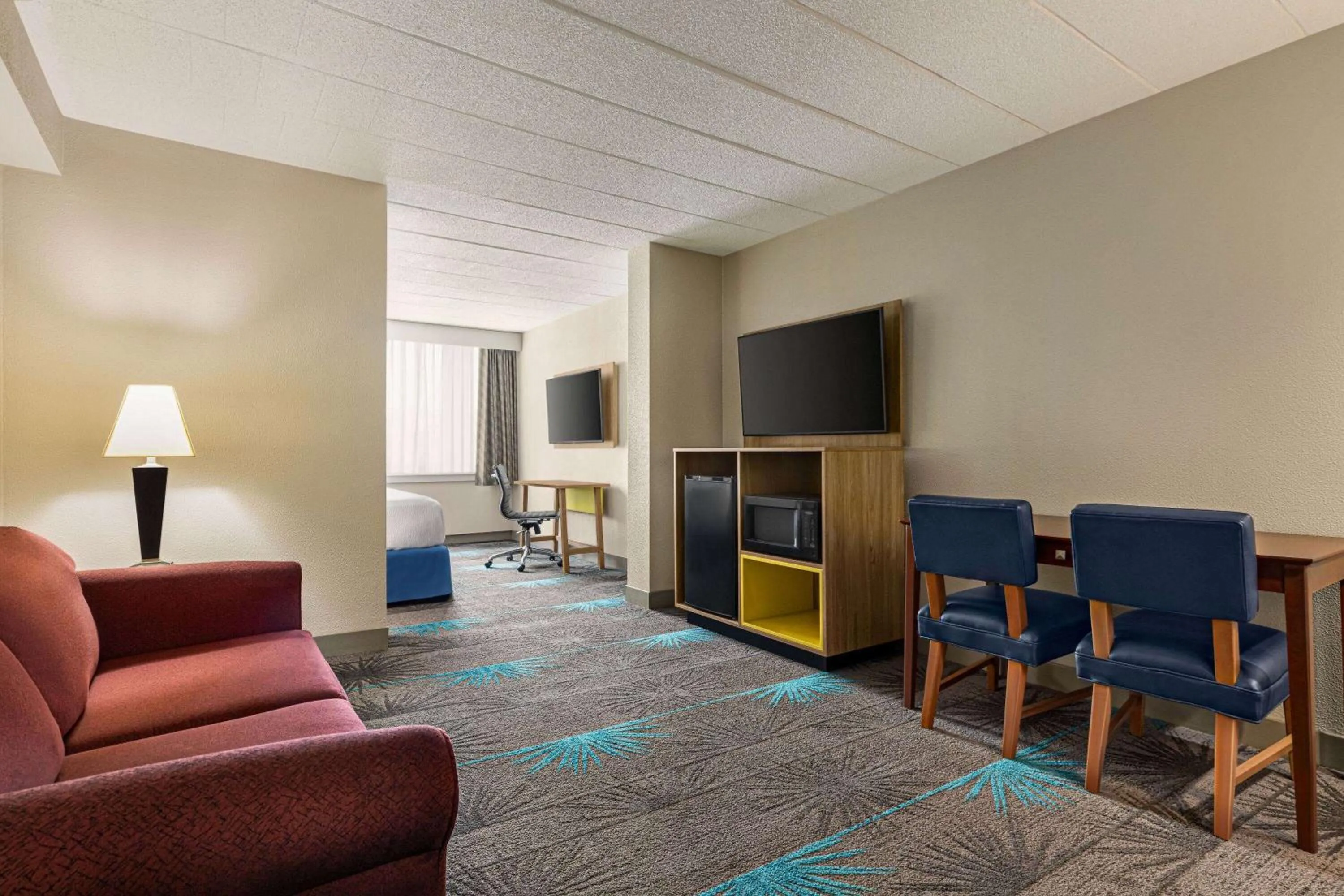 Living room in Days Hotel by Wyndham Allentown Airport / Lehigh Valley