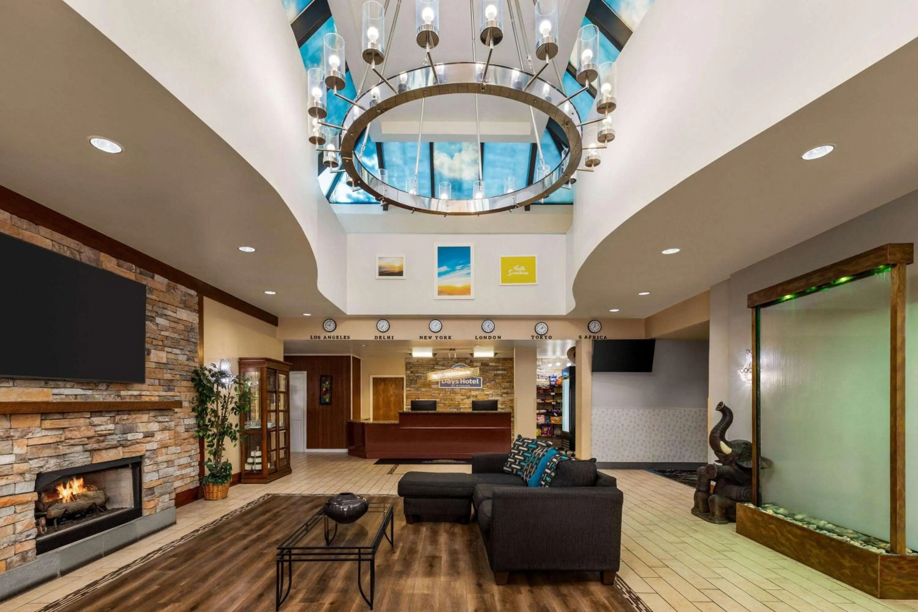 Lobby or reception in Days Hotel by Wyndham Allentown Airport / Lehigh Valley