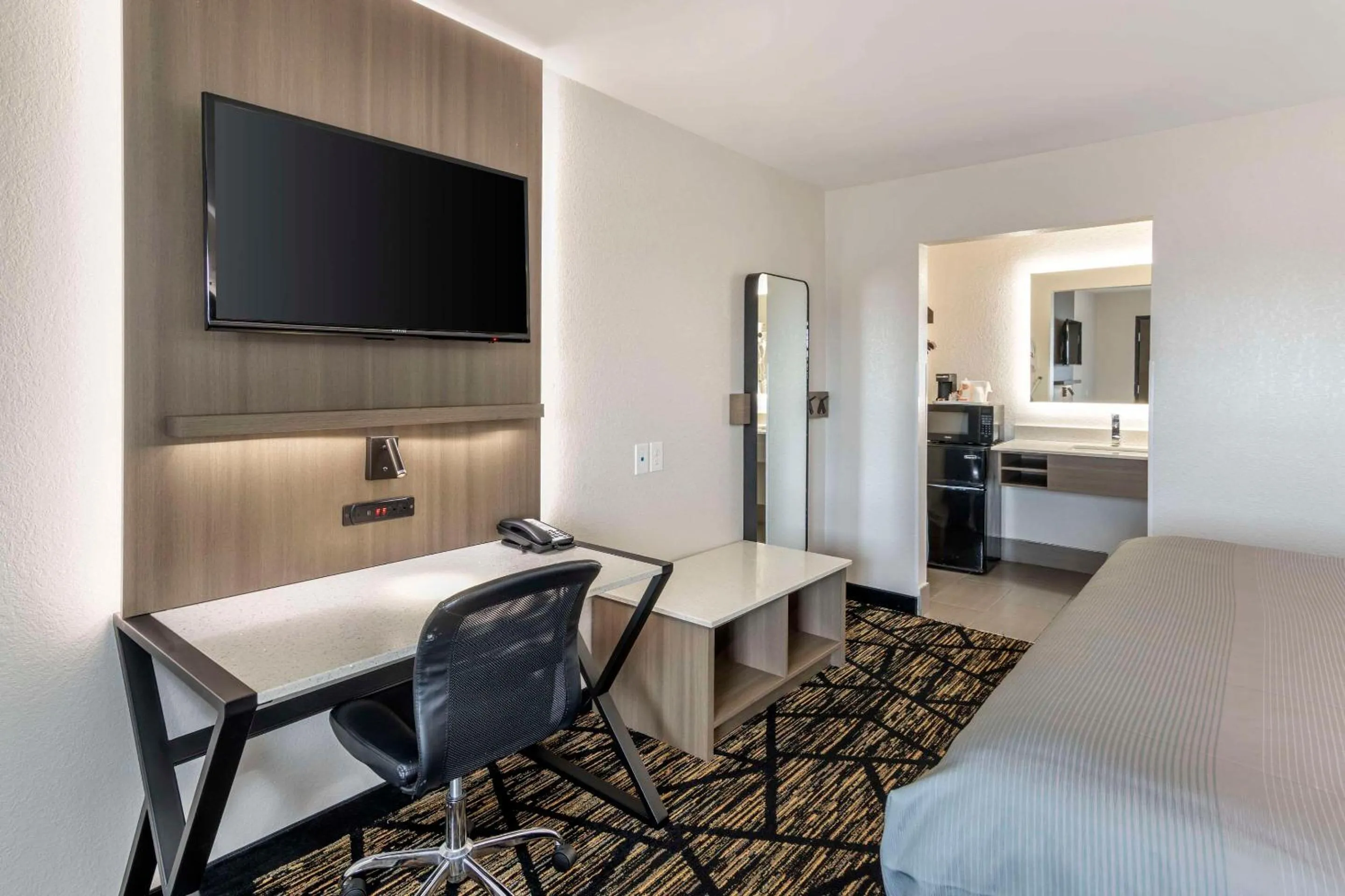 Bedroom, Bed in Quality Inn & Suites Athens University Area