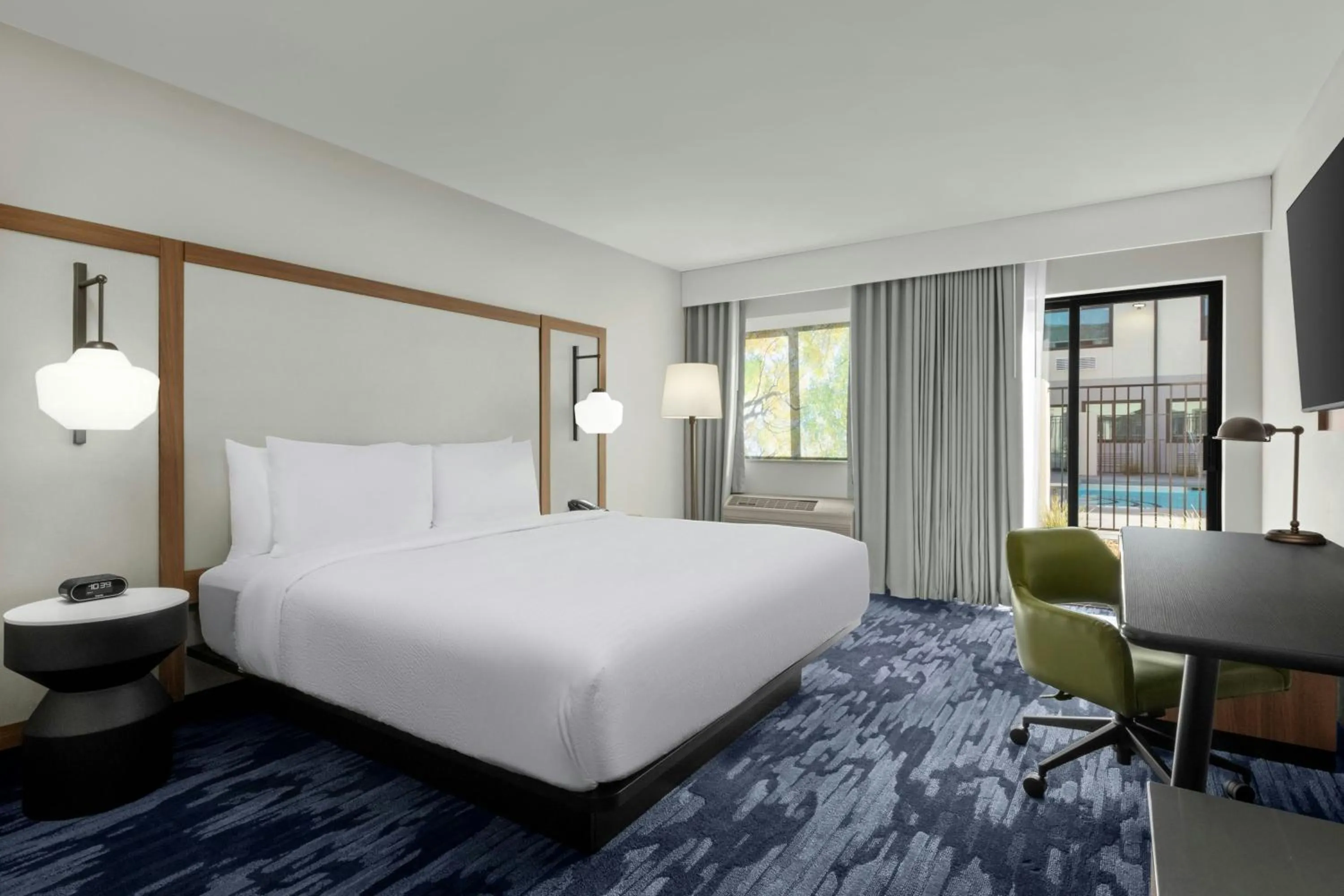 Swimming pool, Bed in Fairfield by Marriott Inn & Suites Atascadero